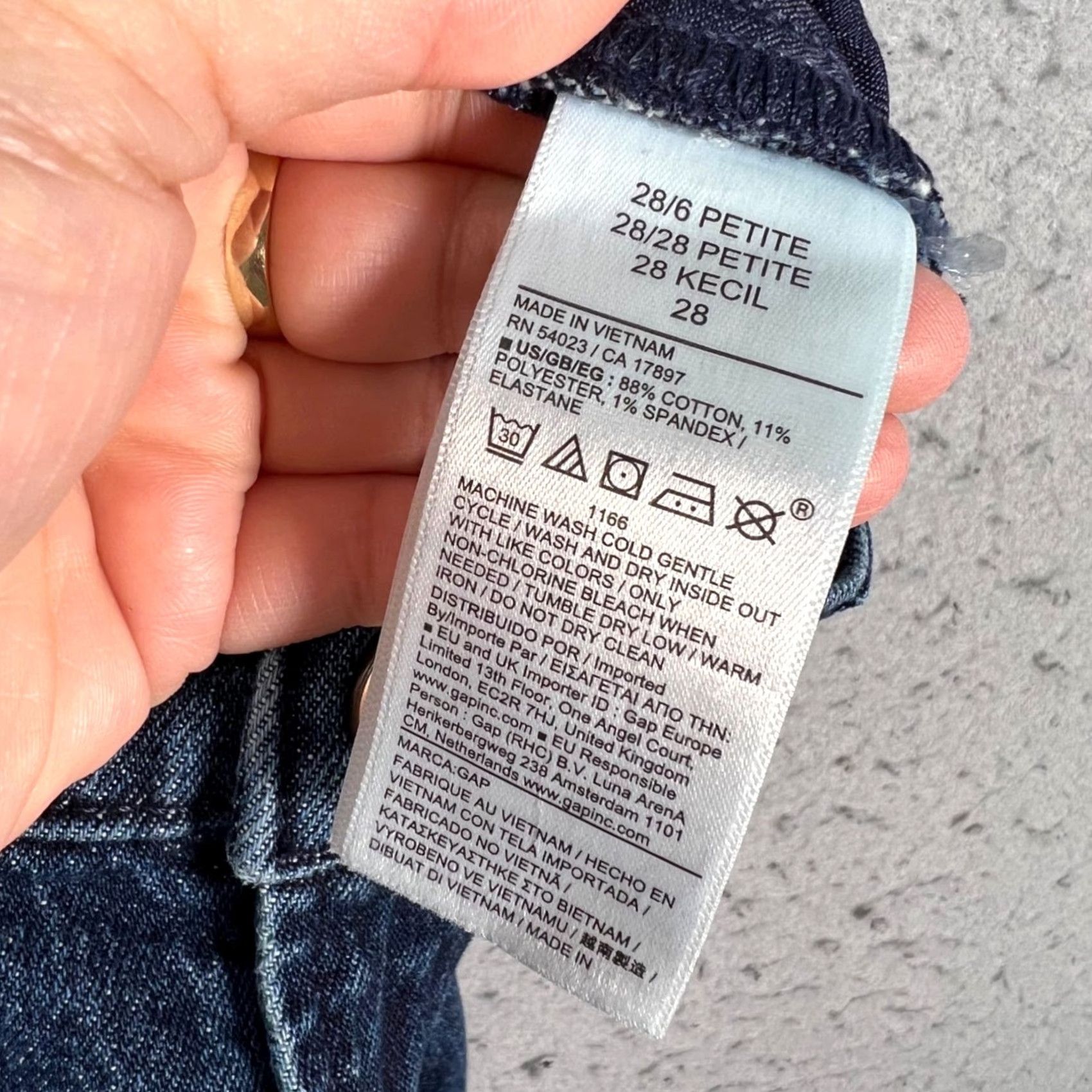 Gap Gap 1969 90s Vintage Jeans Womens Size 28 Regular Dark Wash Straight 5-Pocket Denim Cotton Polyester Blue Mens? Size 28" / US 6 / IT 42 - 4 Thumbnail