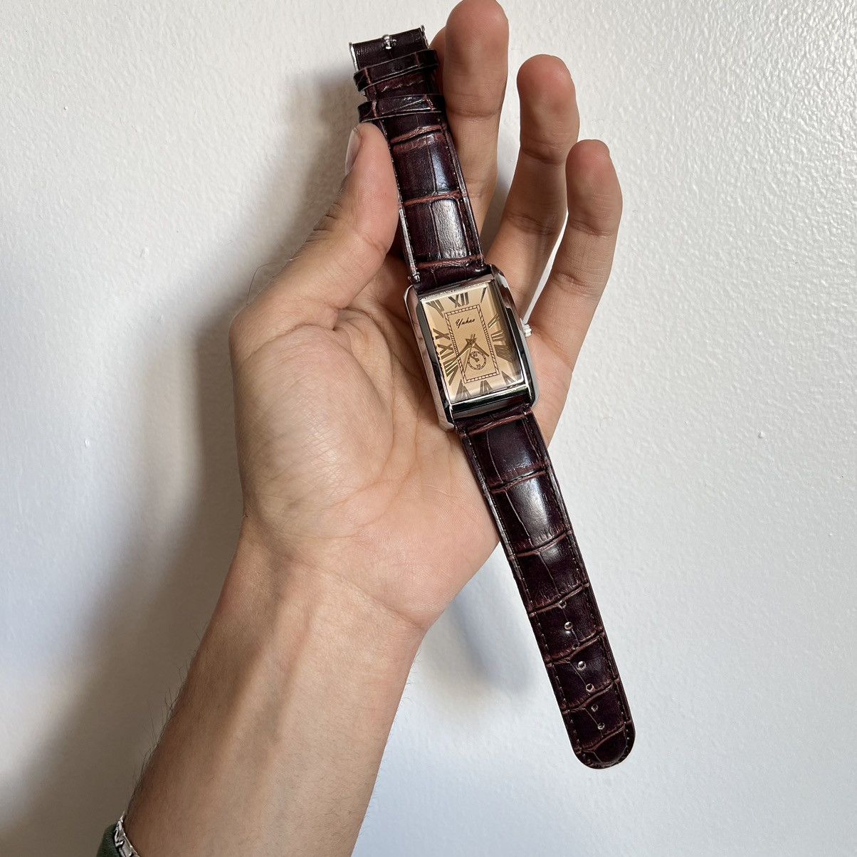 Vintage Vintage 90s vintage retro luxury style gold leather watch Size ONE SIZE - 1 Thumbnail