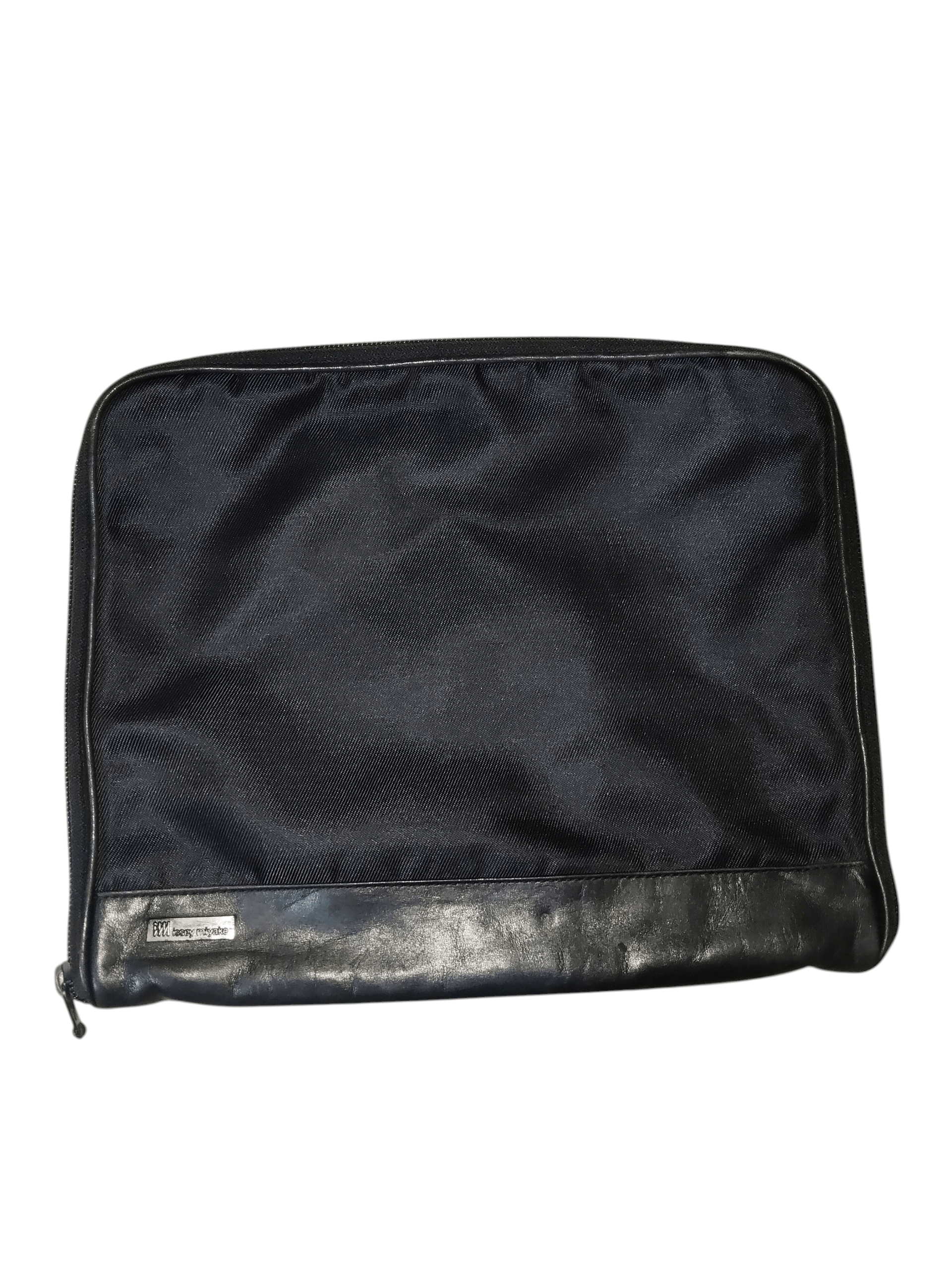 Issey Miyake ISSEY MIYAKE Clutch Bag Size ONE SIZE - 1 Thumbnail