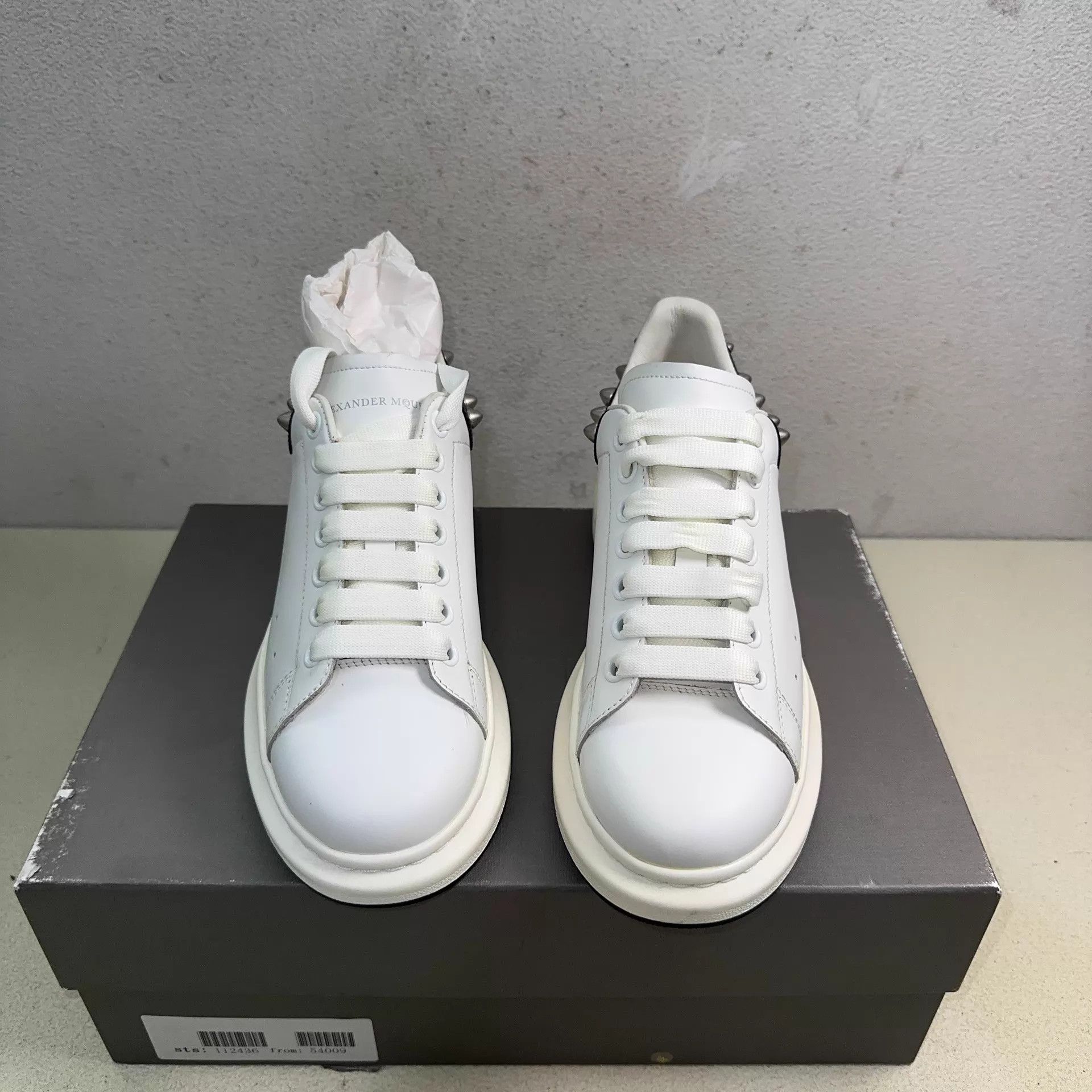 Alexander McQueen McQueen Men's 40 White Black Oversized Sneaker Size US 7 / EU 40 - 2 Thumbnail