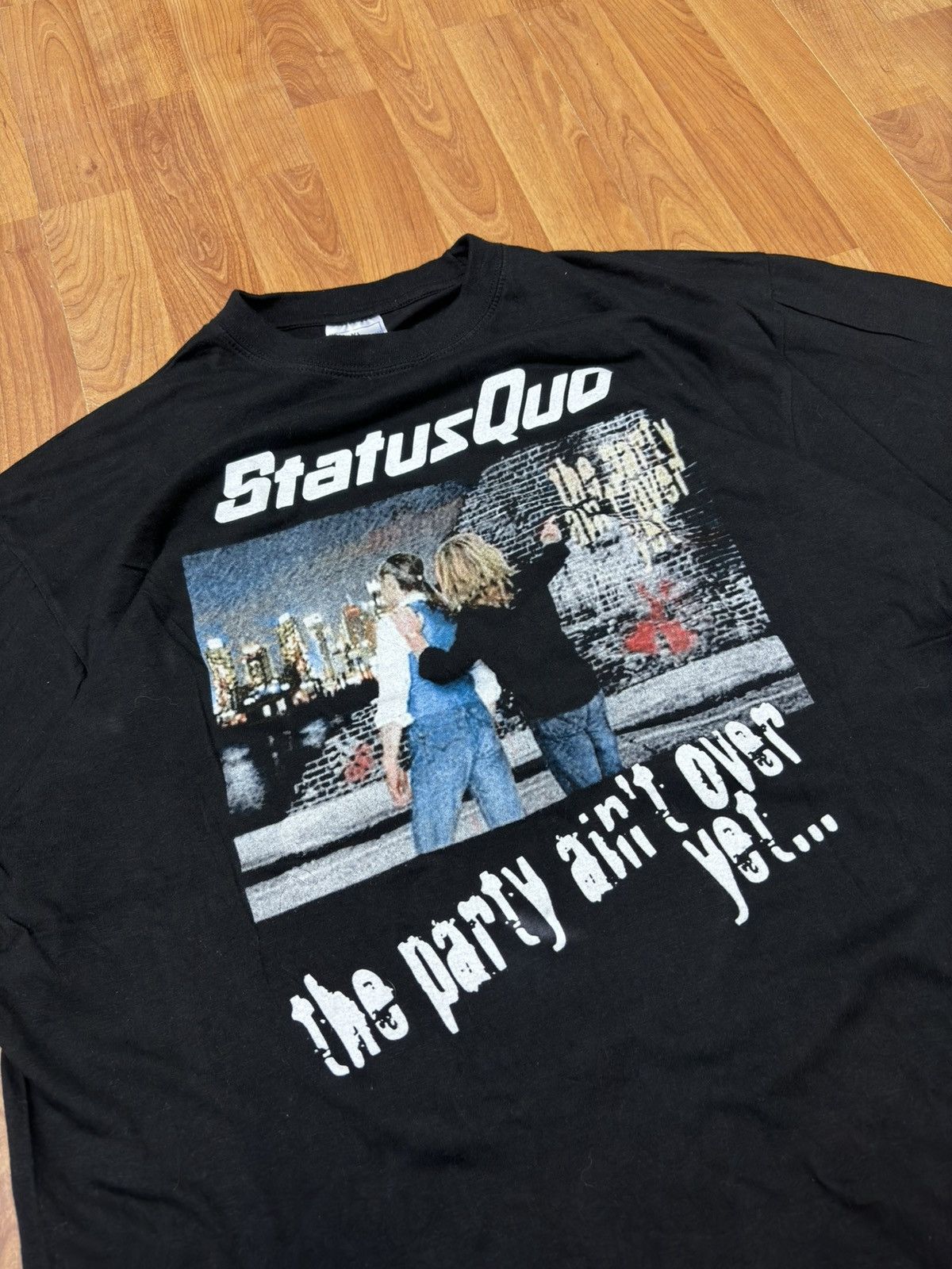 Band Tees × Vintage Vintage Status Quo 90s World Tour T- Shirt Rock Rare Size US XL / EU 56 / 4 - 1 Thumbnail