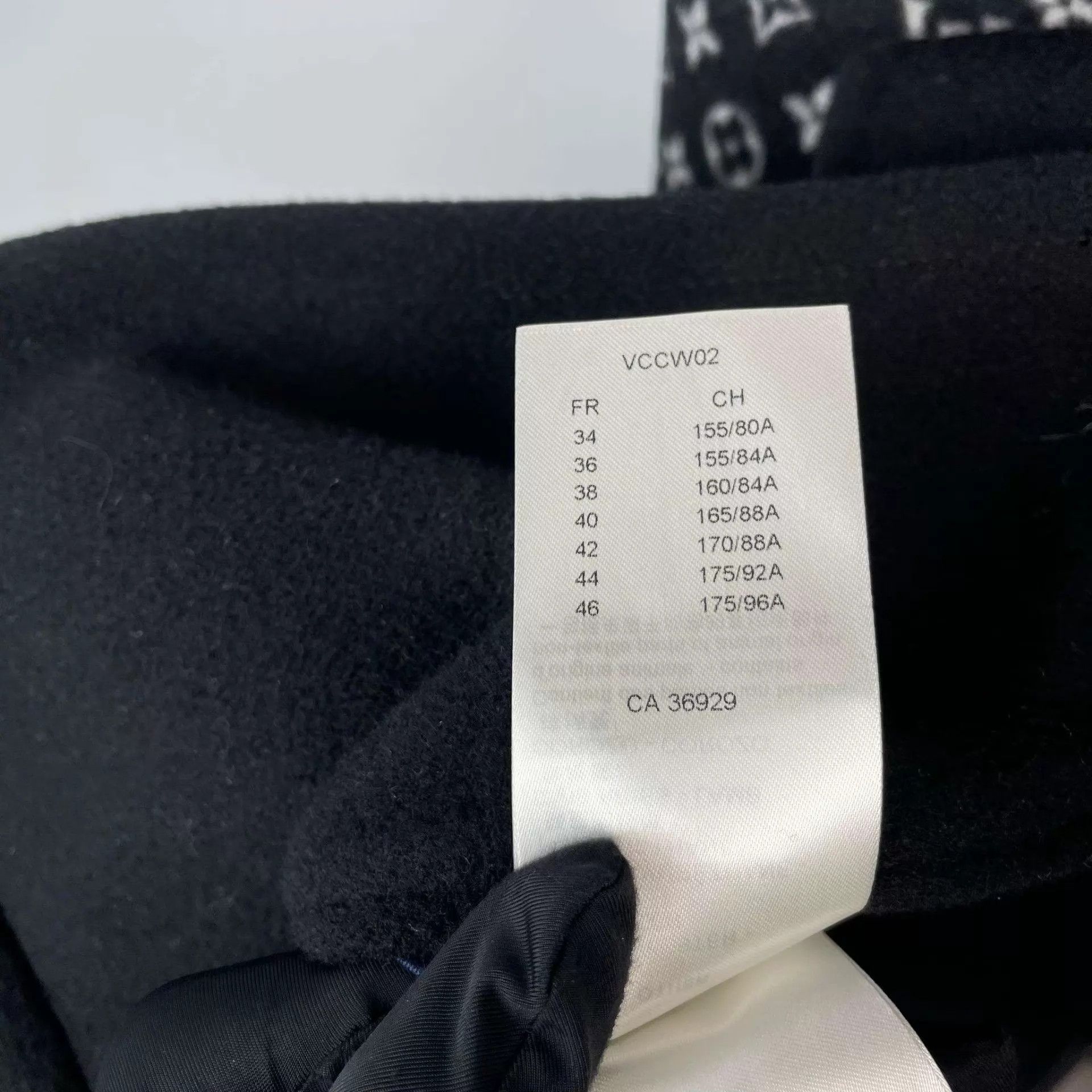 Louis Vuitton 98 new LV cashmere coat 40 black Size M / US 6-8 / IT 42-44 - 6 Thumbnail