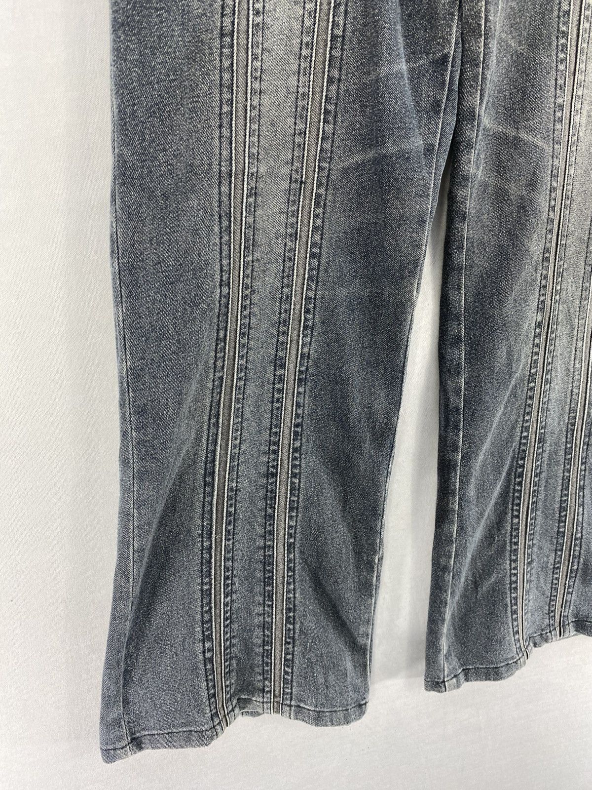 Le Grande Bleu (L.G.B.) Vintage Y2K Fullheart Multi-Seam Flare Jeans Size 28" / US 6 / IT 42 - 4 Thumbnail