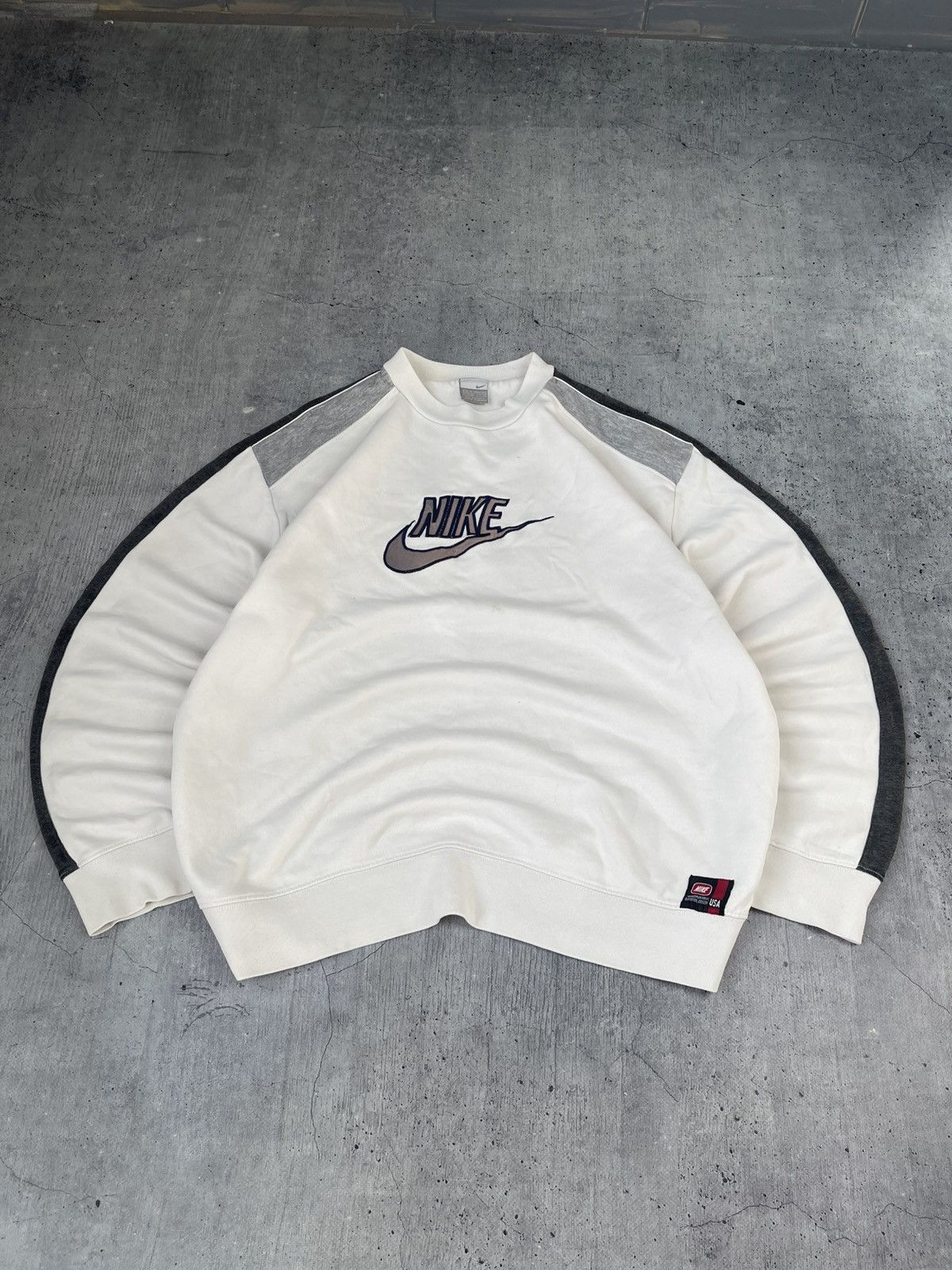 Nike Nike Vintage Sweatshirt Big Logo Faded Boxy Japanese Y2K Size US XL / EU 56 / 4 - 1 Thumbnail