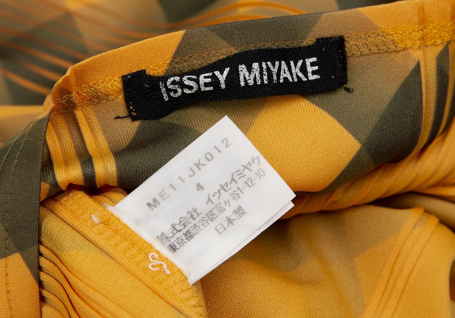 Issey Miyake Bias Check Pleats Line T-Shirt in Orange Green Size US M / EU 48-50 / 2 - 9 Thumbnail