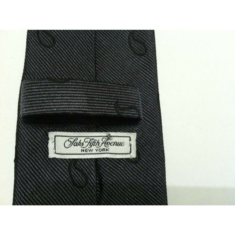 Saks Fifth Avenue SAKS FIFTH AVENUE MENS NEW GRAY 100%SILK TIE WIDTH: 2 5/8" Size ONE SIZE - 2 Thumbnail