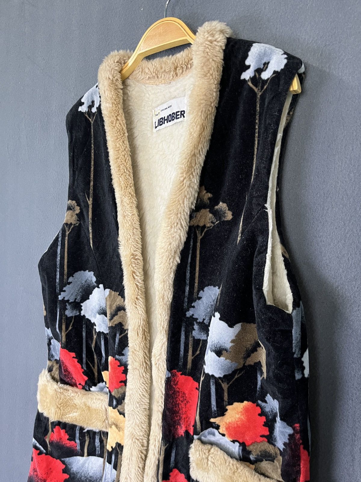 Japanese Brand × Vintage Vintage Art Painting Style Fur Vest Size US S / EU 44-46 / 1 - 5 Thumbnail