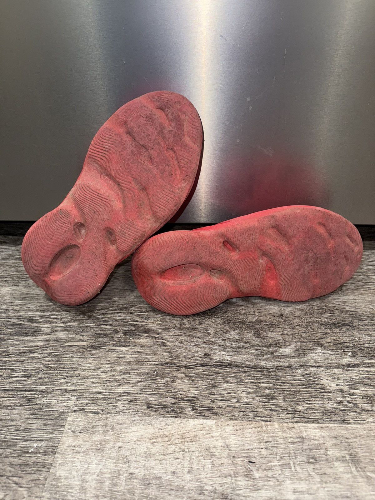Yeezy Yeezy Foam rnnr Vermilion Size US 9 / EU 42 - 5 Thumbnail