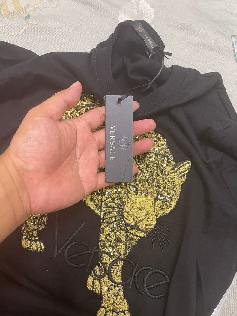 Versace Versace Leopard sequin embroidered T-shirt Size US S / EU 44-46 / 1 - 9 Thumbnail