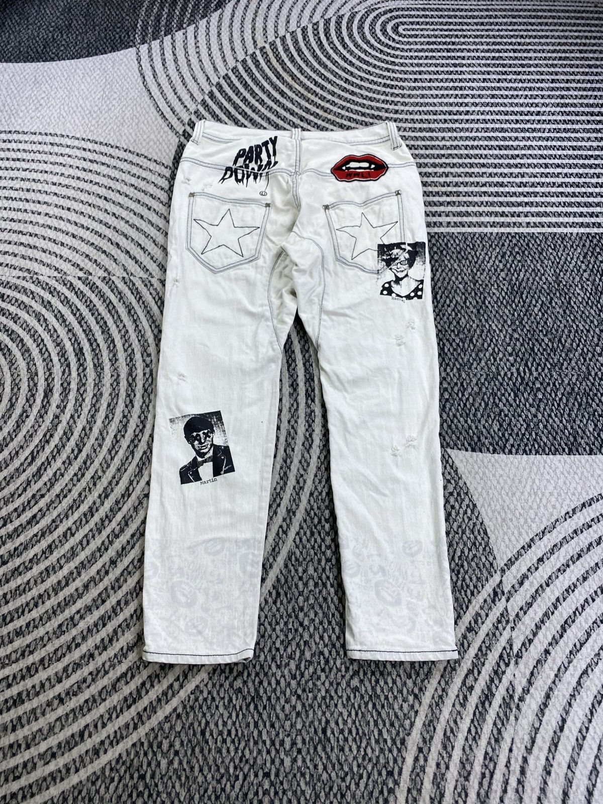 Worldwide Youth Vtg Worldwide Love Distressed Graphic Print Jeans Size US 31 - 2 Thumbnail