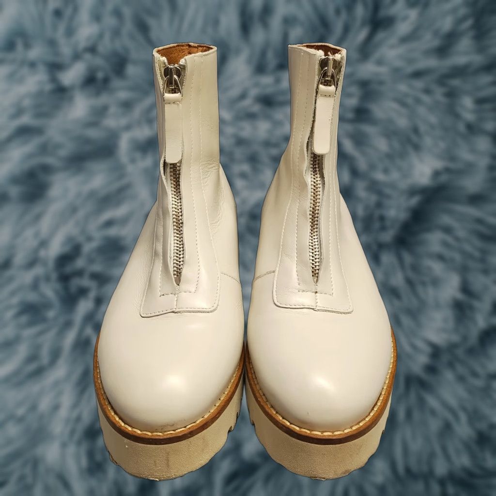 Vintage Andre Assous Paina Womens 7.5 White Leather Bootie Zip Up Round Toe Size 7.5 Womens Shoes Block Heel Autumn Winter Casual Workwear Shoes Size US 8 / IT 38 - 1 Thumbnail
