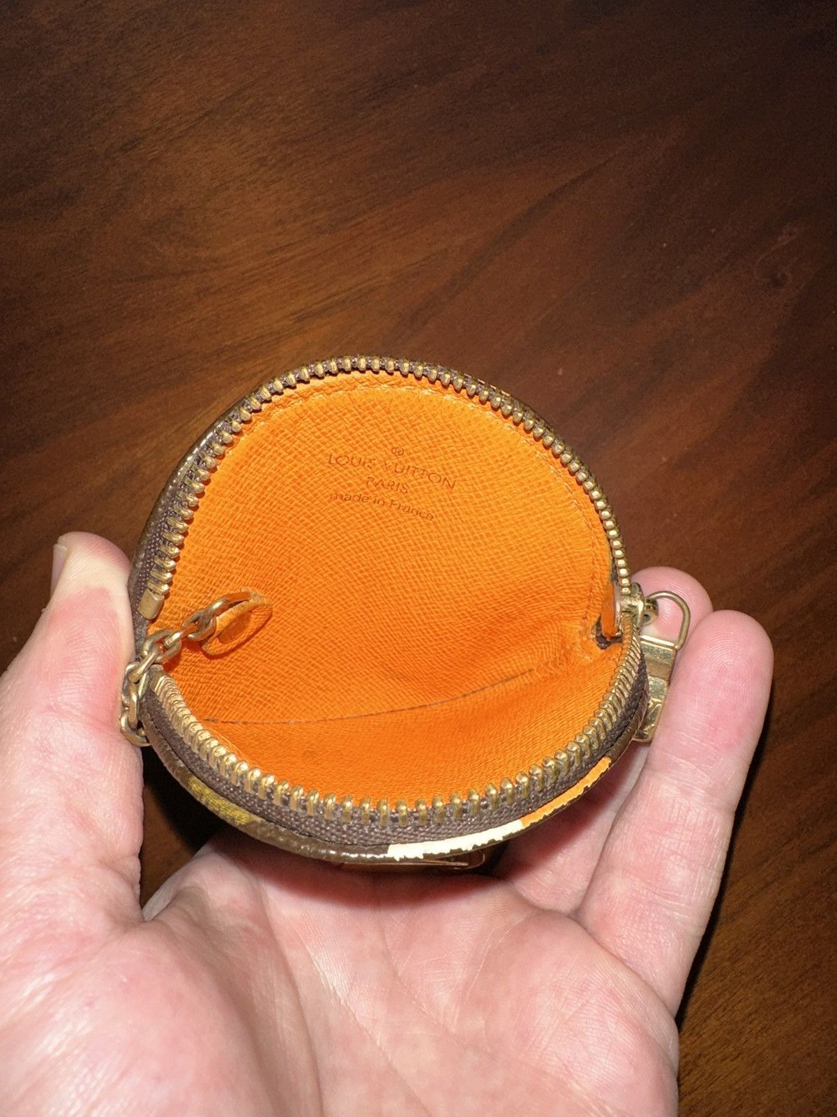 Louis Vuitton Louis Vuitton round rare coin purse. Hand painted!!! Size ONE SIZE - 7 Thumbnail
