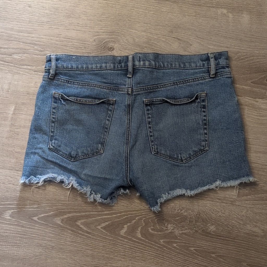 Loft Loft distressed fringed denim shorts size 6/28 Size 28" / US 6 / IT 42 - 7 Thumbnail