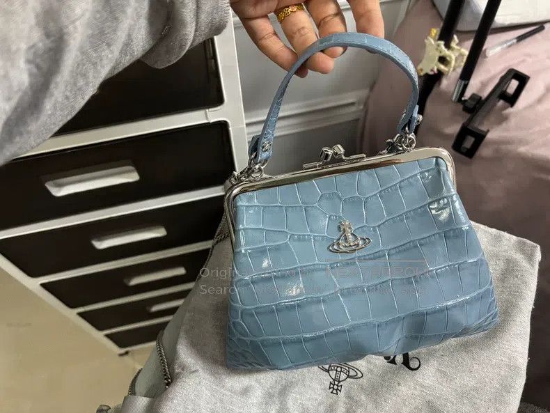 Vivienne Westwood Vivienne Westwood size os Light blue crocodile skin dumplin Size ONE SIZE - 3 Thumbnail
