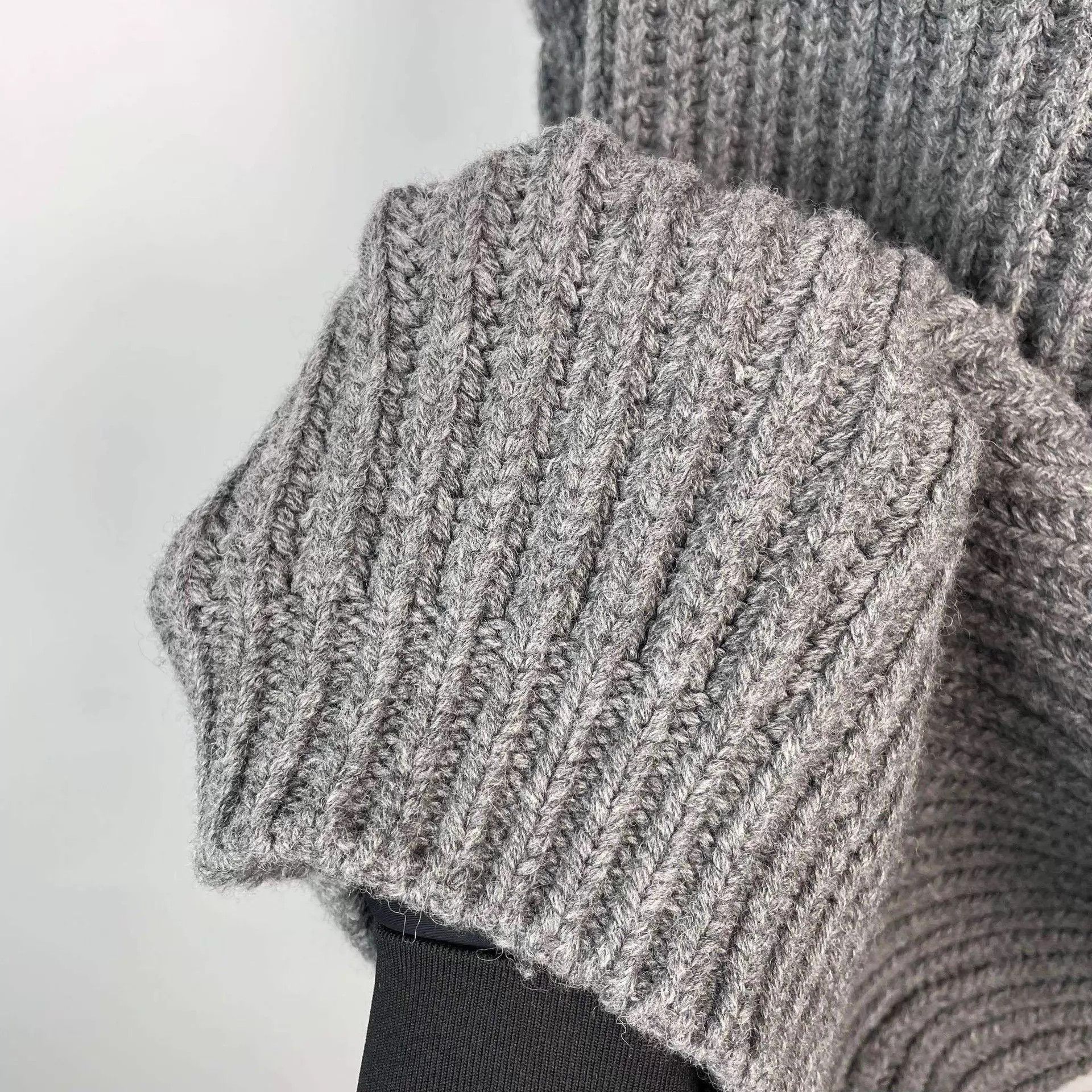 Prada Prada cardigan sweater 42 Size M / US 6-8 / IT 42-44 - 3 Thumbnail