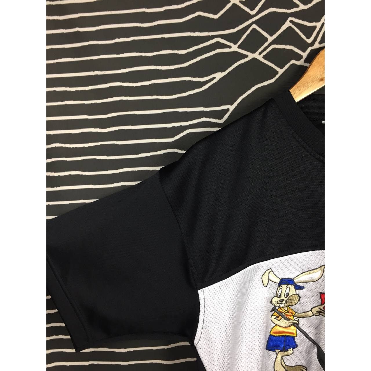 Cartoon Network × Vintage Vtg J.H Sports Rowed Race Bunny Graphic V-Neck Mesh Tee Size US L / EU 52-54 / 3 - 4 Thumbnail