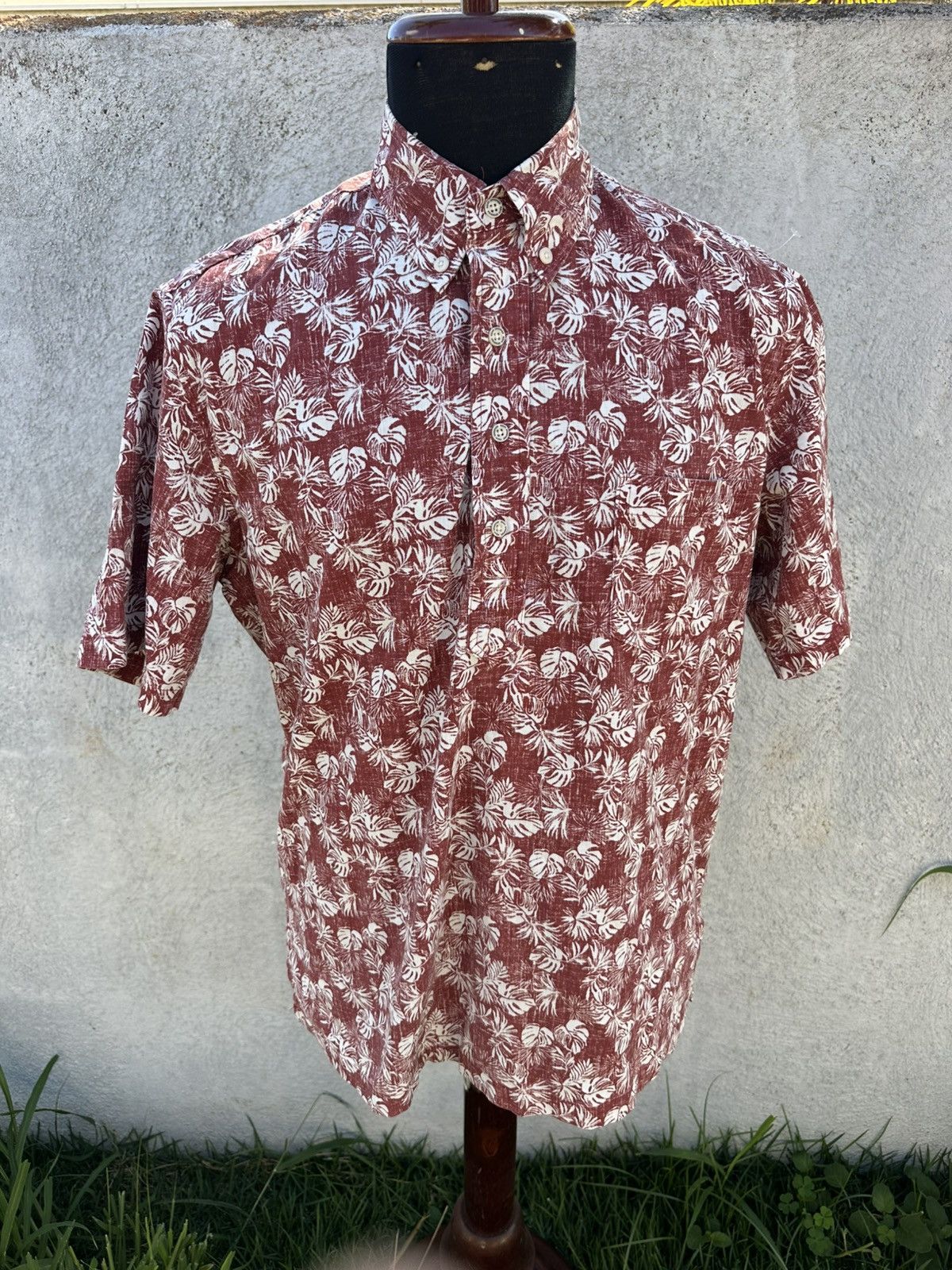 PreOwned Reyn Spooner Classic Red Hawaiian Print Men's S