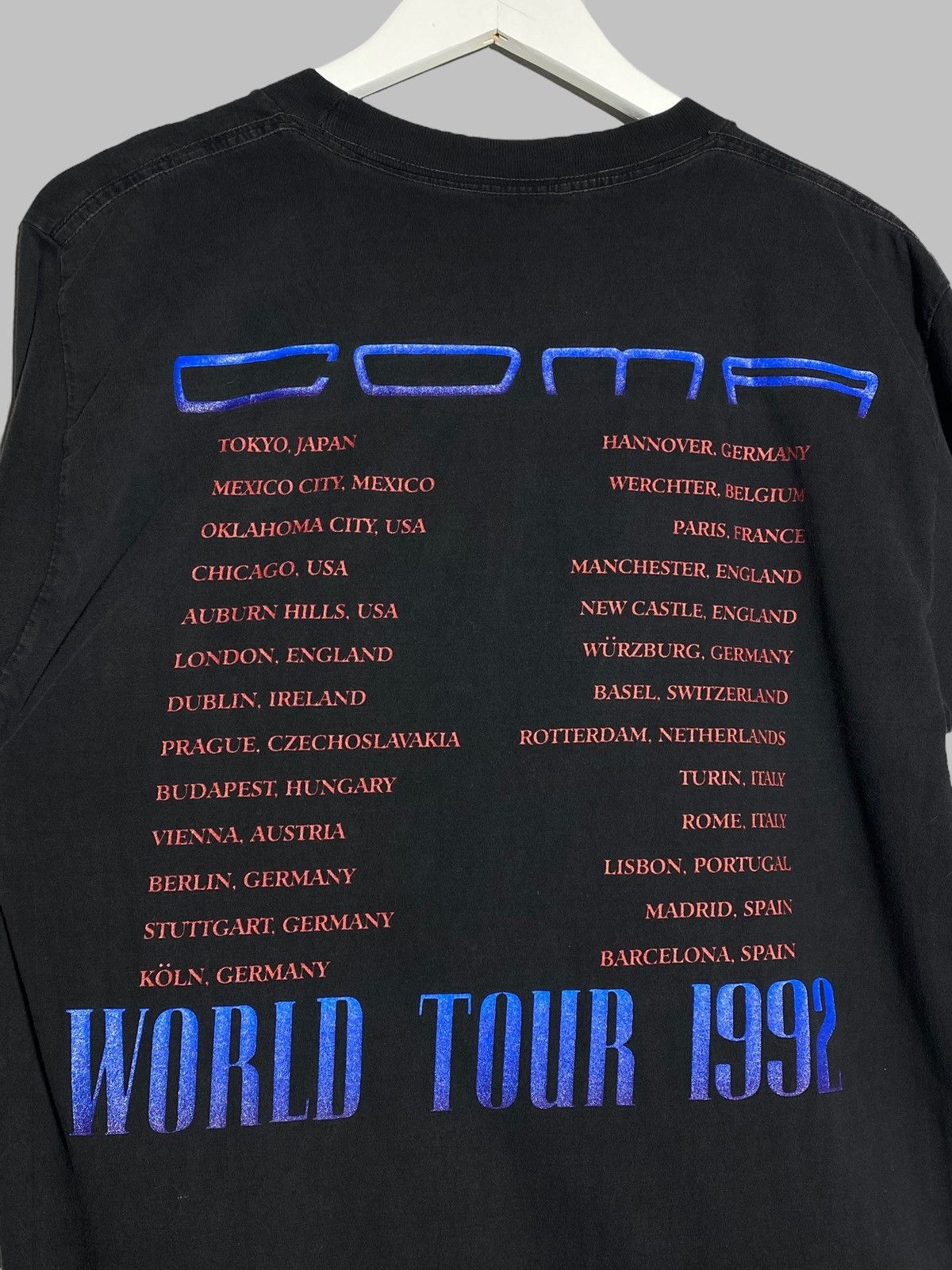 Band Tees 🔥 VINTAGE 90s GUNS N ROSES COMA WORLD TOUR SINGLE STITCH Size US L / EU 52-54 / 3 - 9 Thumbnail