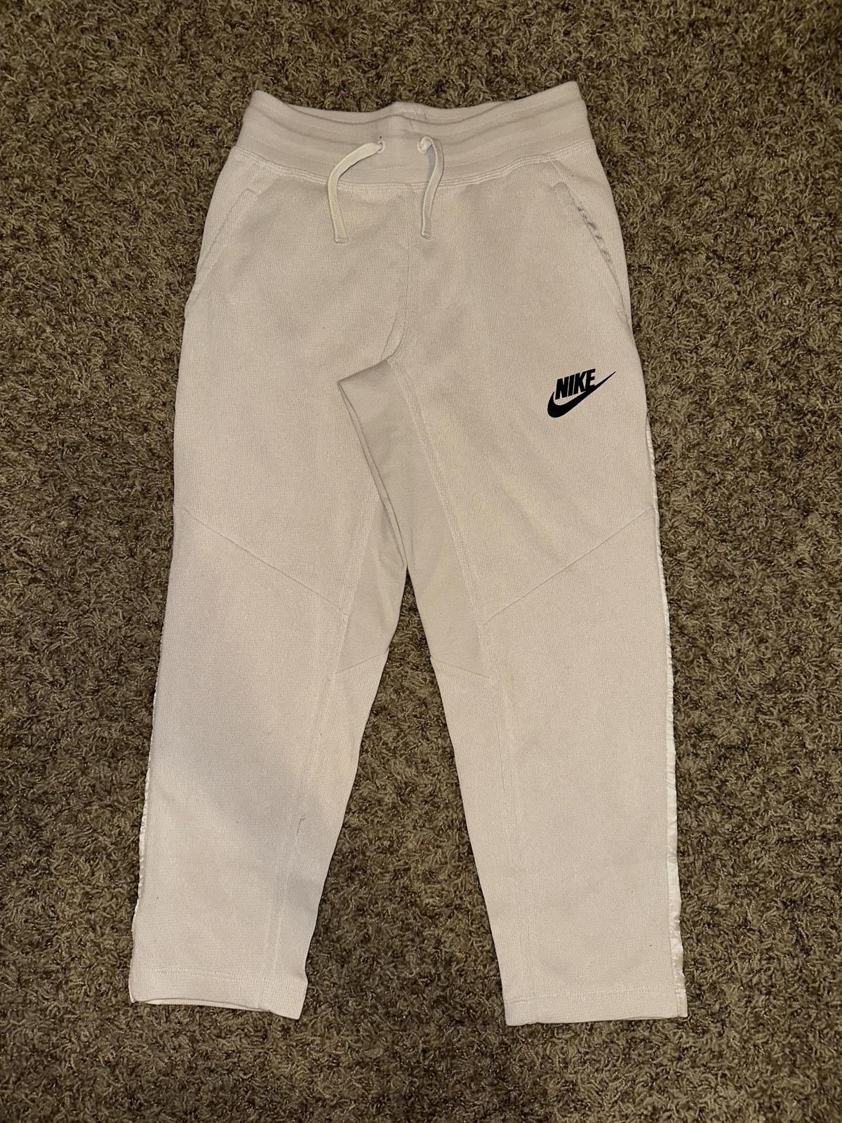 Nike Nike Big Kids (Boy’s) Sportswear Fleece Crop Sweatpants Sample Size US 26 / EU 42 - 1 Thumbnail