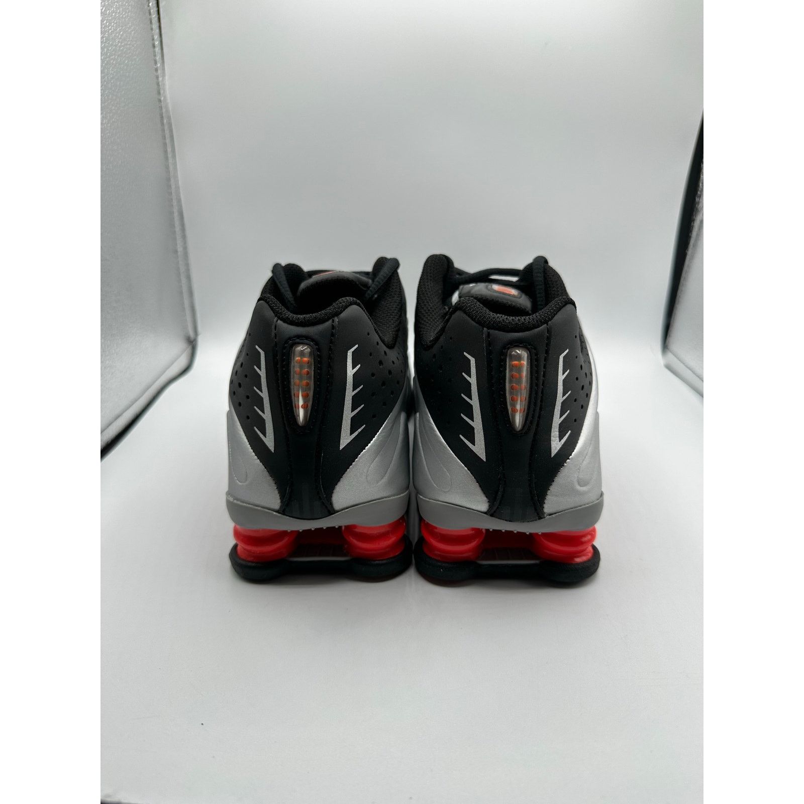 Nike Nike Shox R4 GS “OG” 2025 size 4.5y/6 women’s Size US 6 / IT 36 - 4 Thumbnail