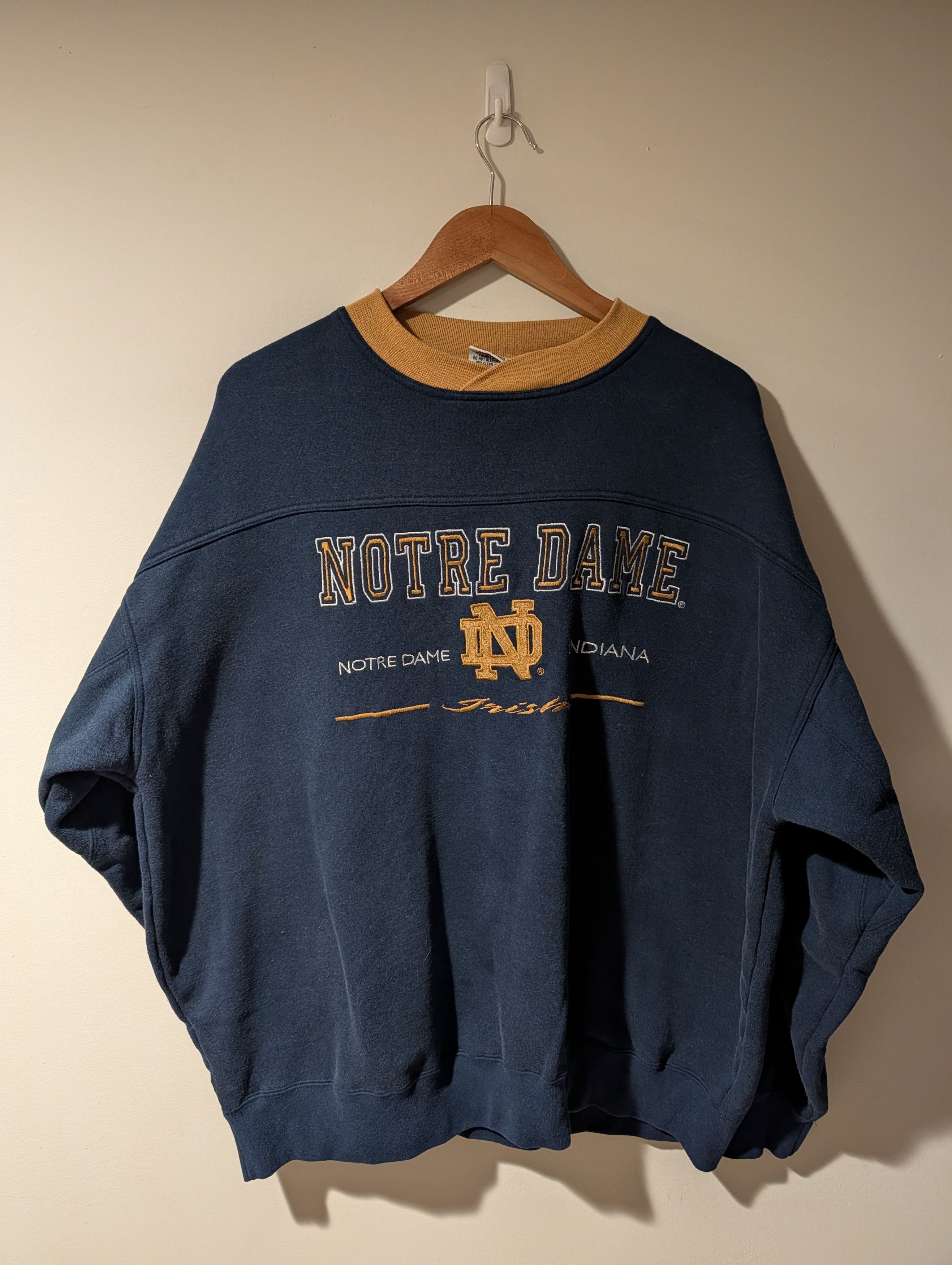 NCAA Vintage 90s Notre Dame College Football Nutmeg Sweatshirt Size US XL / EU 56 / 4 - 1 Thumbnail