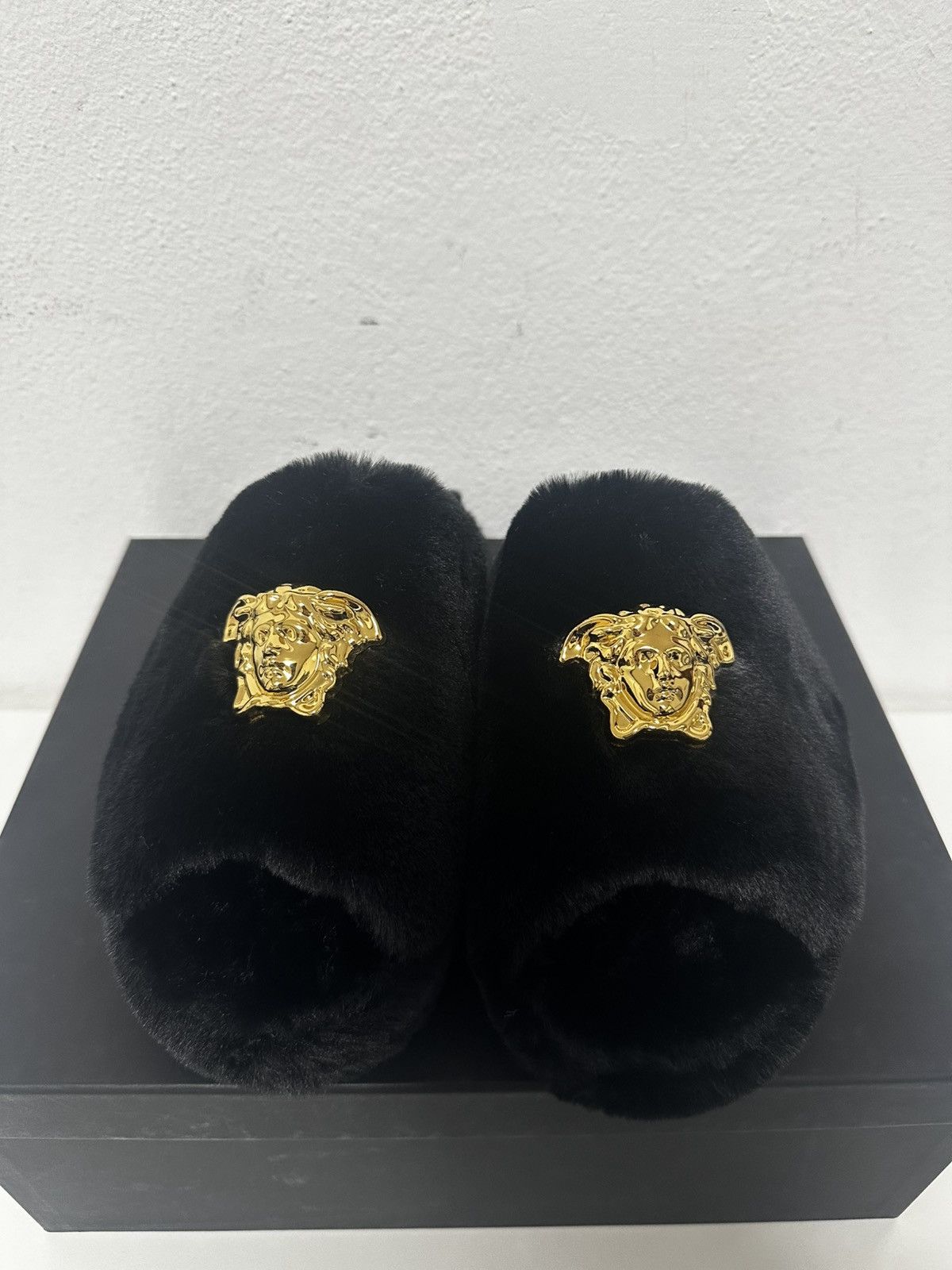 Versace Versace Medusa Black Faux Fur Slippers Size US 7 / IT 37 - 3 Thumbnail