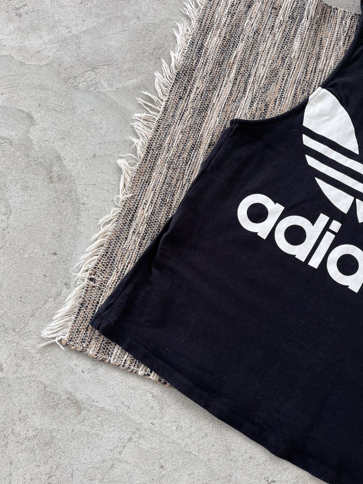 Adidas × Vintage Adidas Tank Top Black Big Center Logo Y2K sportswear Size S / US 4 / IT 40 - 4 Thumbnail
