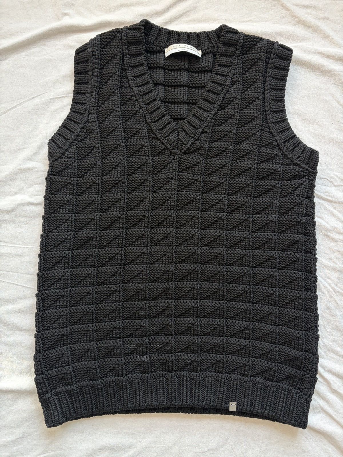 1017 ALYX 9SM 1017 ALYX 9SM Cable Knit Swaeter Vest Black Size US S / EU 44-46 / 1 - 6 Thumbnail
