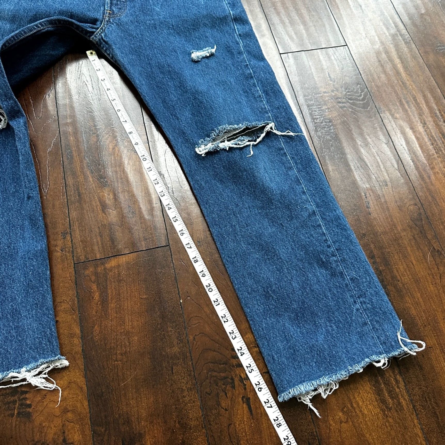 Levi's VINTAGE Levi's 501 Jeans Mens 34x32 Blue Denim 80s Distressed Thrashed Straight 34 Regular Inseam 32 USA 501 XX Model Size US 34 / EU 50 - 5 Thumbnail