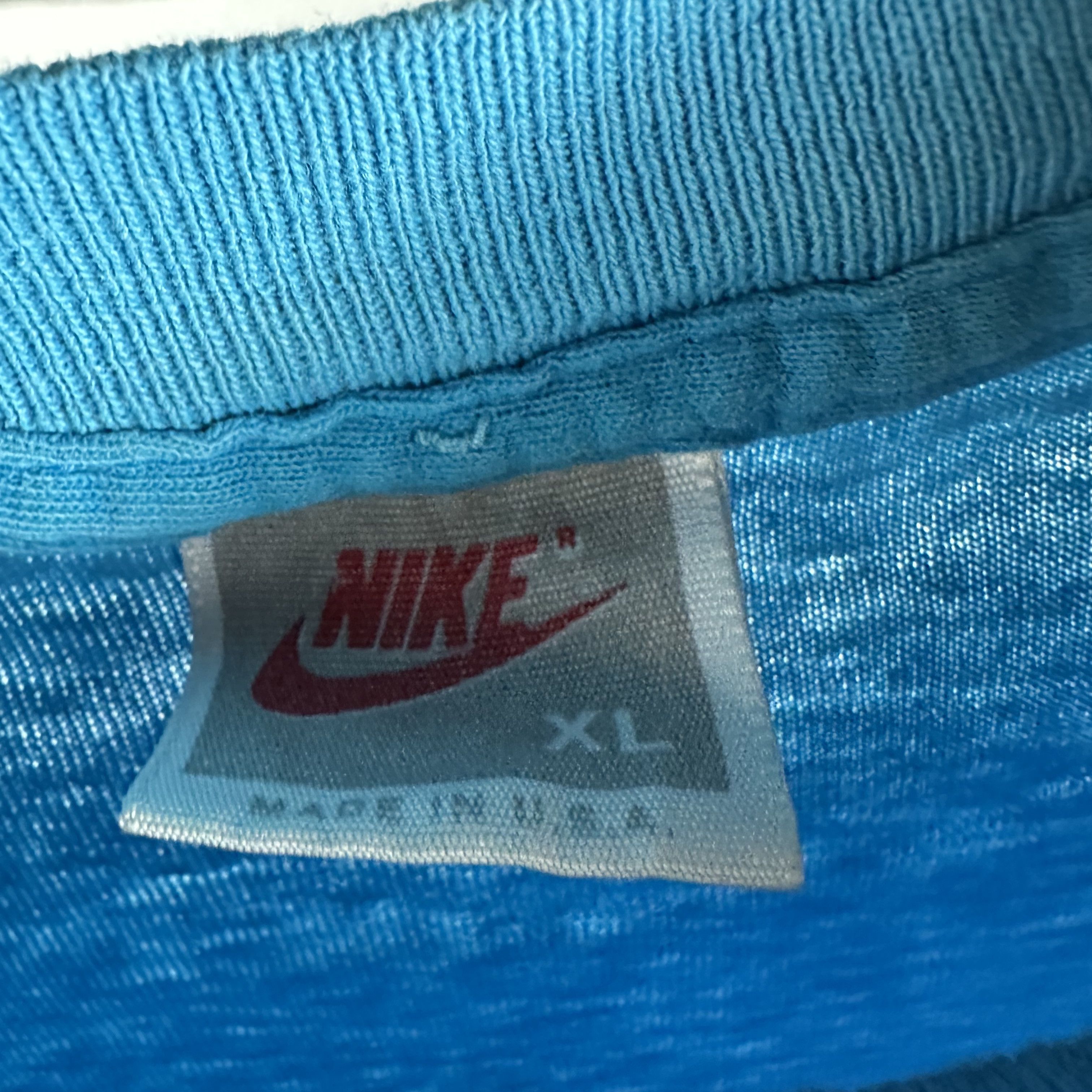 Vintage Vintage 90s Nike Air Michael Jordan Basketball T-shirt Size US L / EU 52-54 / 3 - 3 Thumbnail