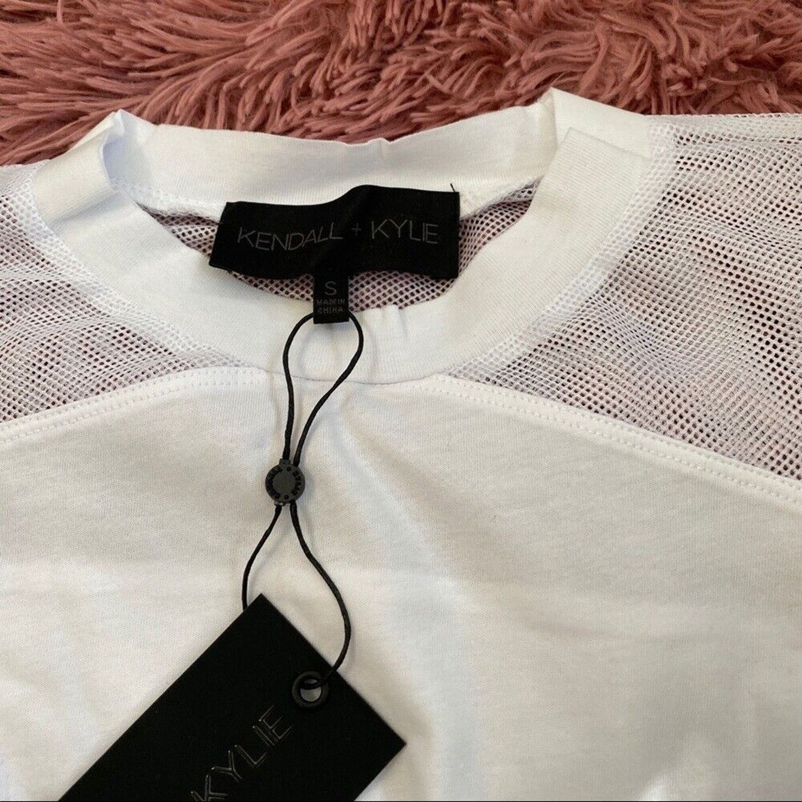 Other NWT Kendall & Kylie White Mesh Shoulder Long Sleeve Crop Top Size S / US 4 / IT 40 - 6 Thumbnail