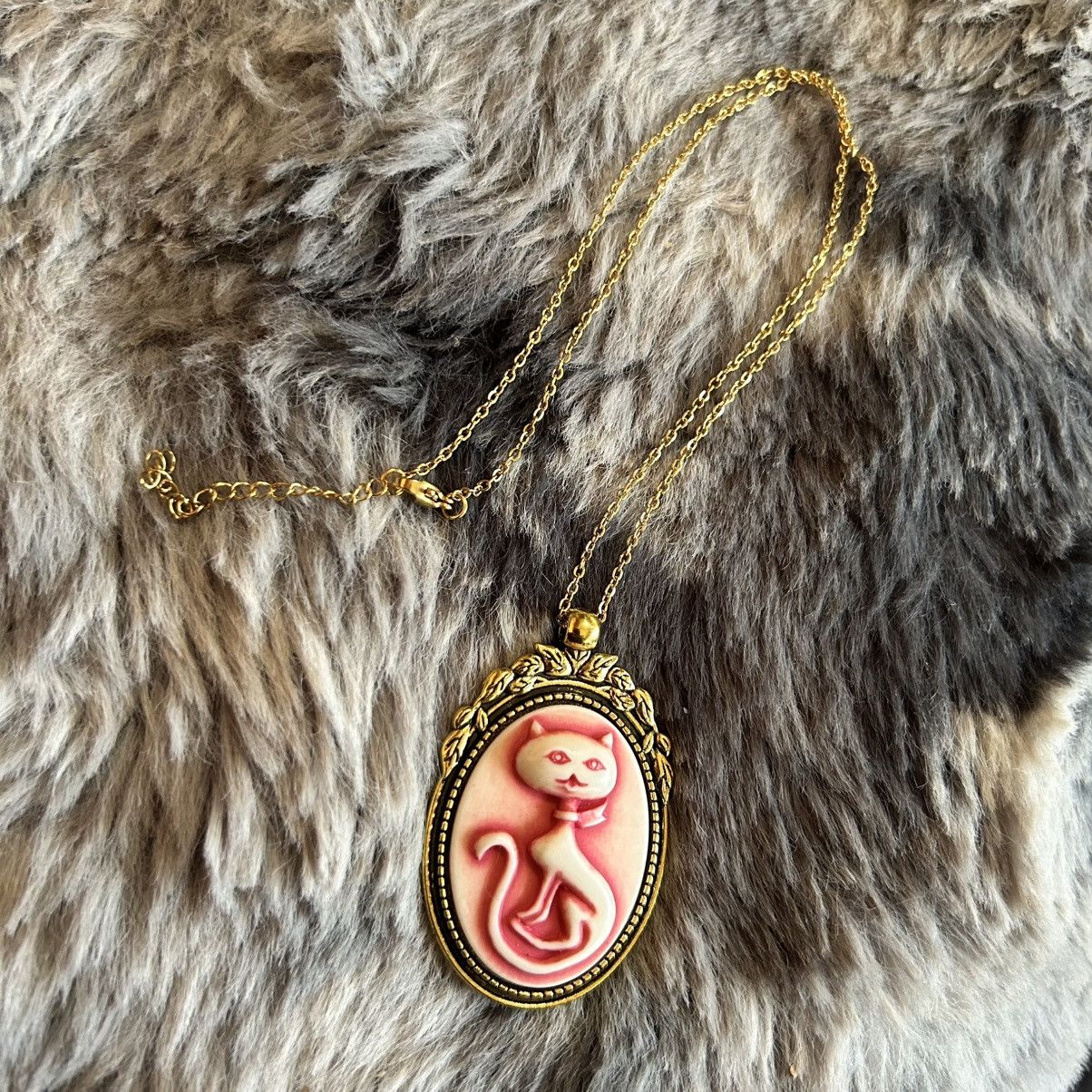 Handmade Handcrafted rose sitting pretty kitty cat cameo necklace Size ONE SIZE - 6 Thumbnail
