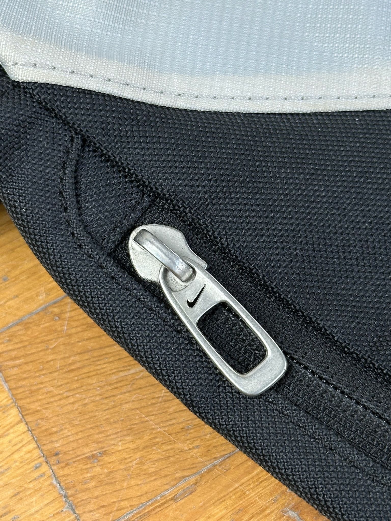 Nike Vintage Nike Crossbody Messenger Bag Size ONE SIZE - 9 Thumbnail