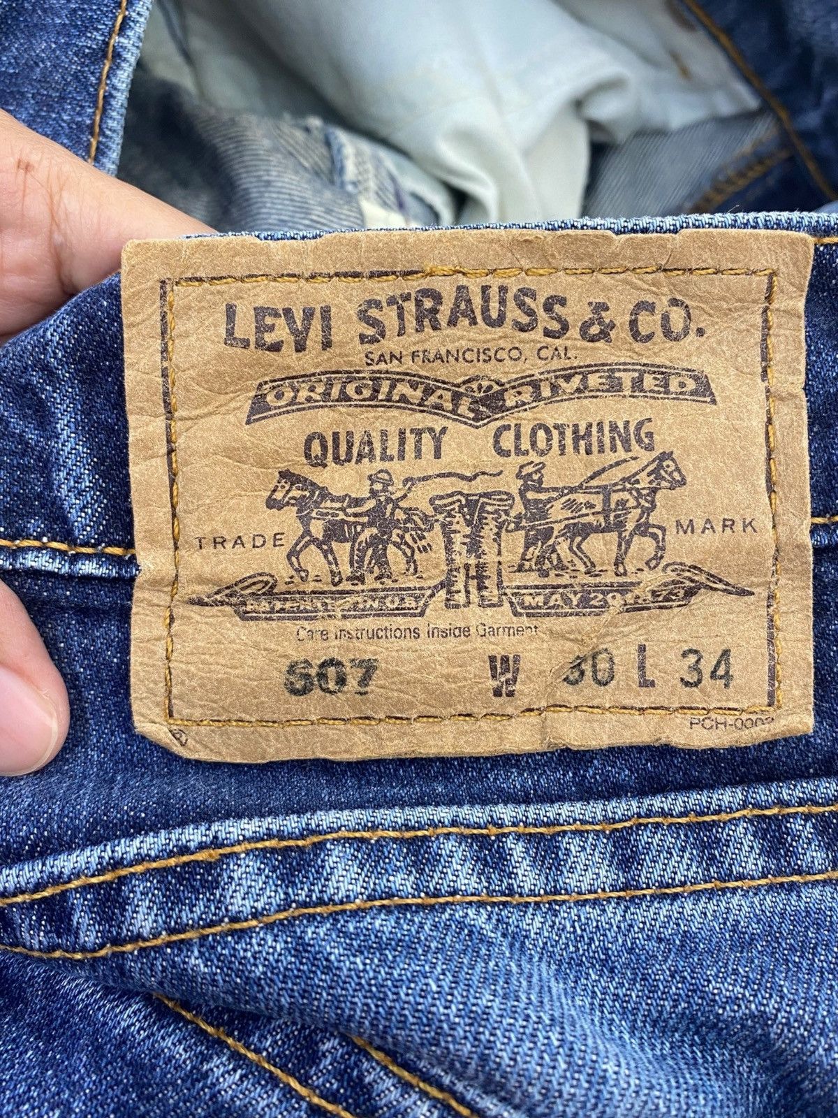 Levi's Vintage Levi’s Blue Faded Wash Style Whiskers Loose Jeans Size US 28 / EU 44 - 11 Thumbnail
