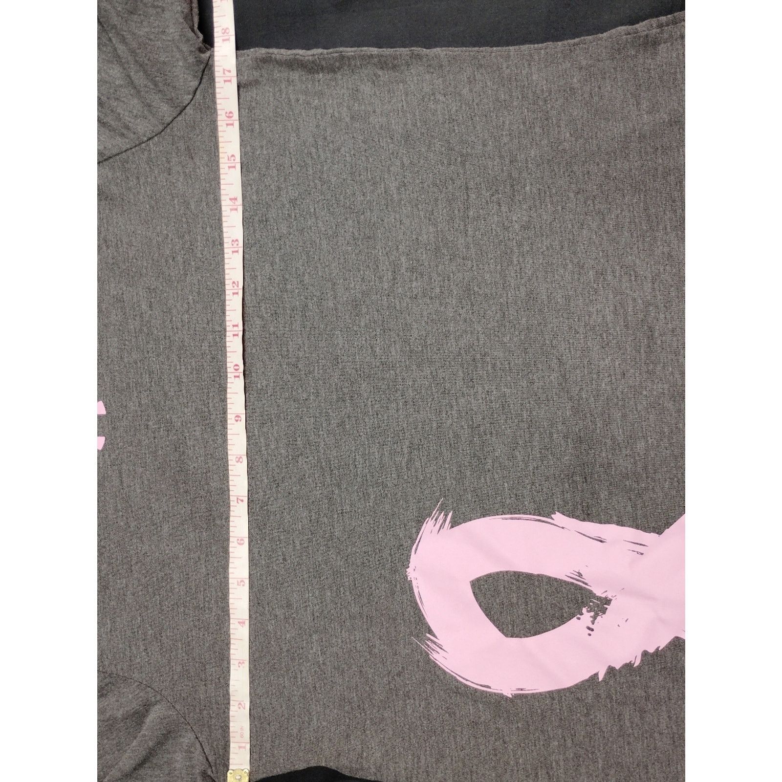 Under Armour Under Armour Heather Gray Tee with Pink Ribbon Graphic Size S / US 4 / IT 40 - 4 Thumbnail