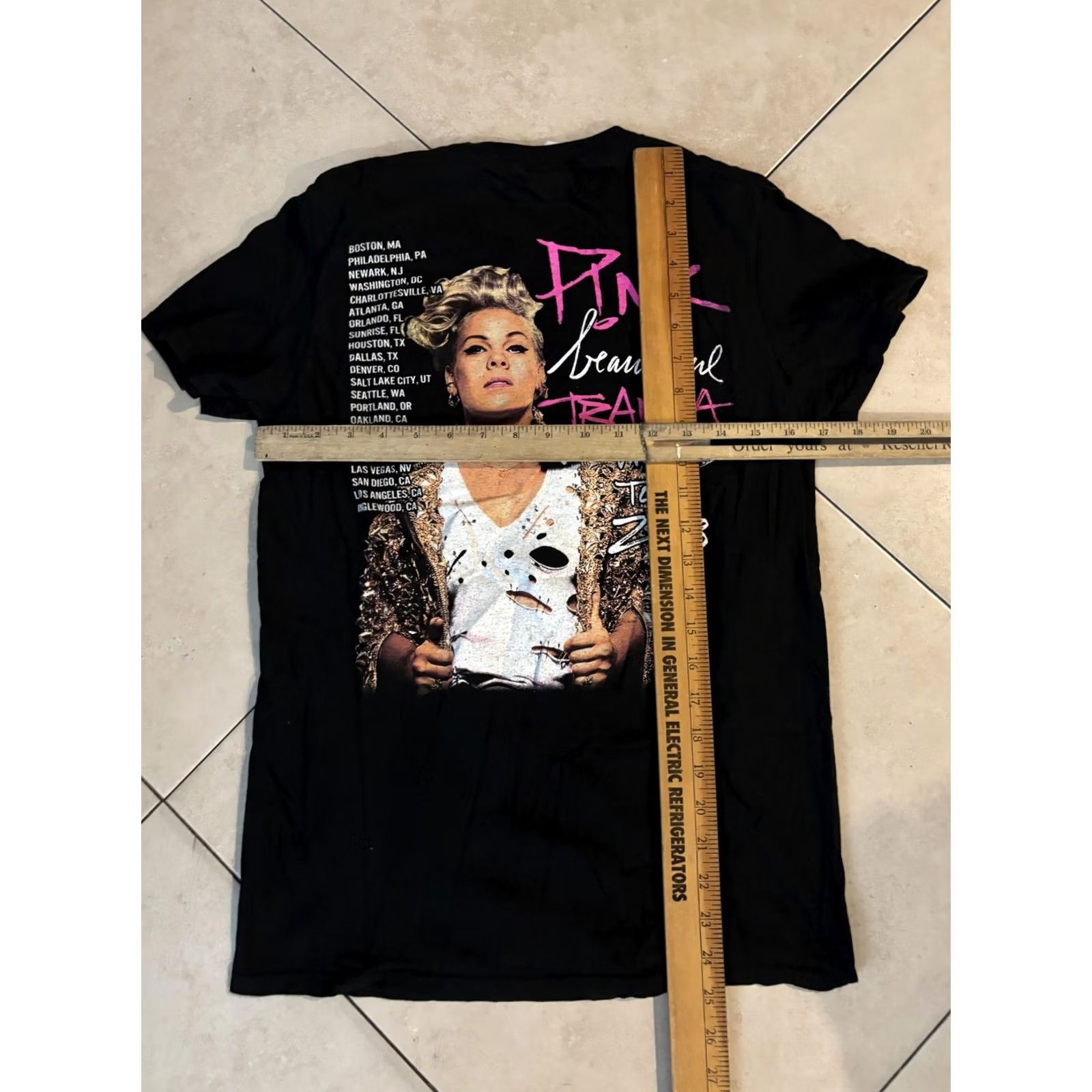 Vintage Pink Beautiful Trauma World Tour Shirt Mens S Black 2018 Concert Graphic Tee Size US S / EU 44-46 / 1 - 5 Thumbnail