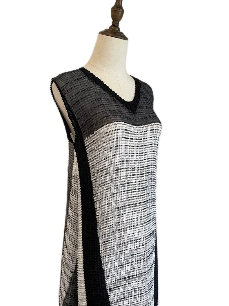 Issey Miyake Issey Miyake size:2 Black and grey main color block dress Size XS / US 0-2 / IT 36-38 - 2 Thumbnail