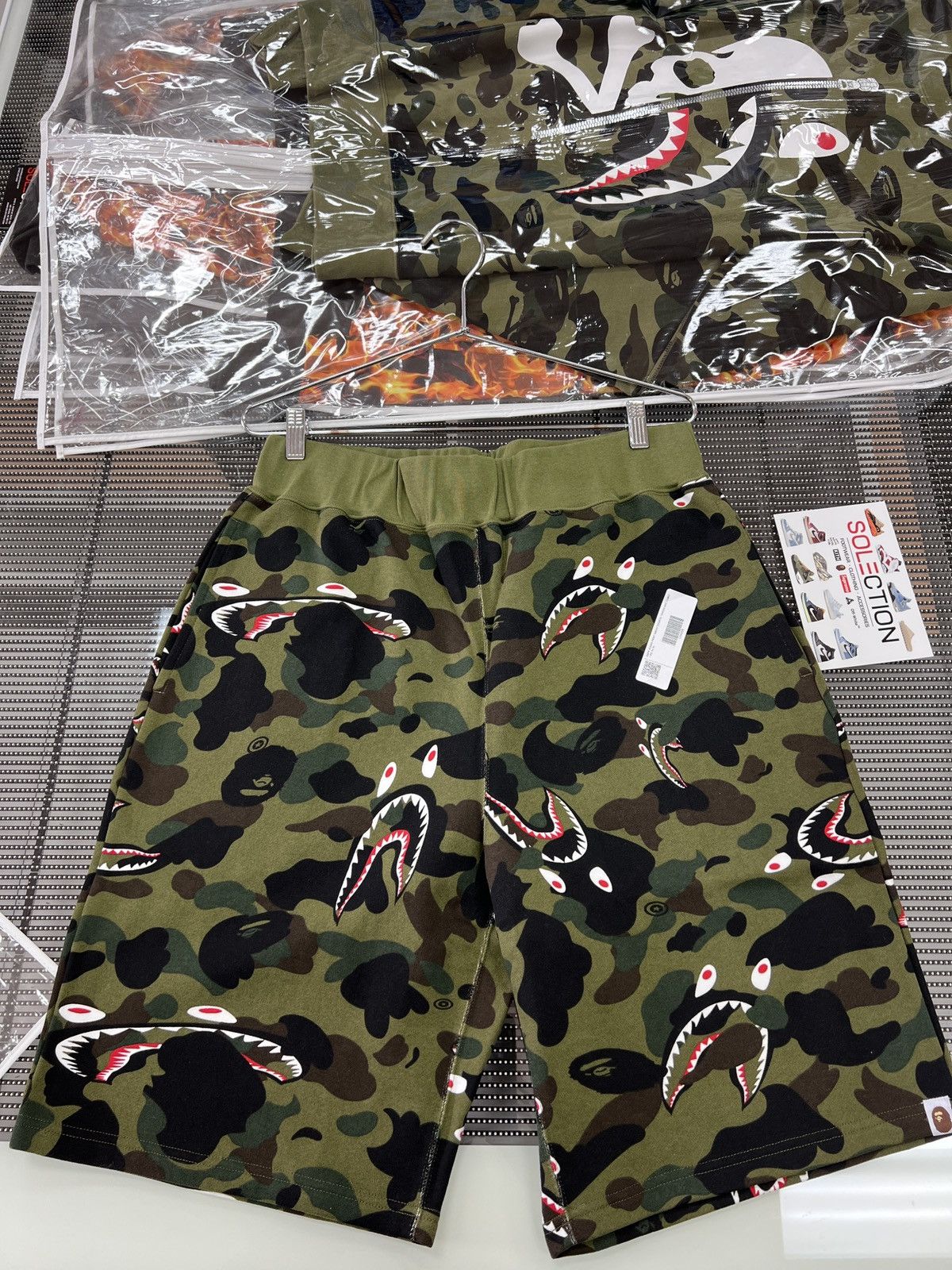 Bape 1ST CAMO SHARK WIDE SWEAT SHORTS Size US 38 / EU 54 - 1 Thumbnail