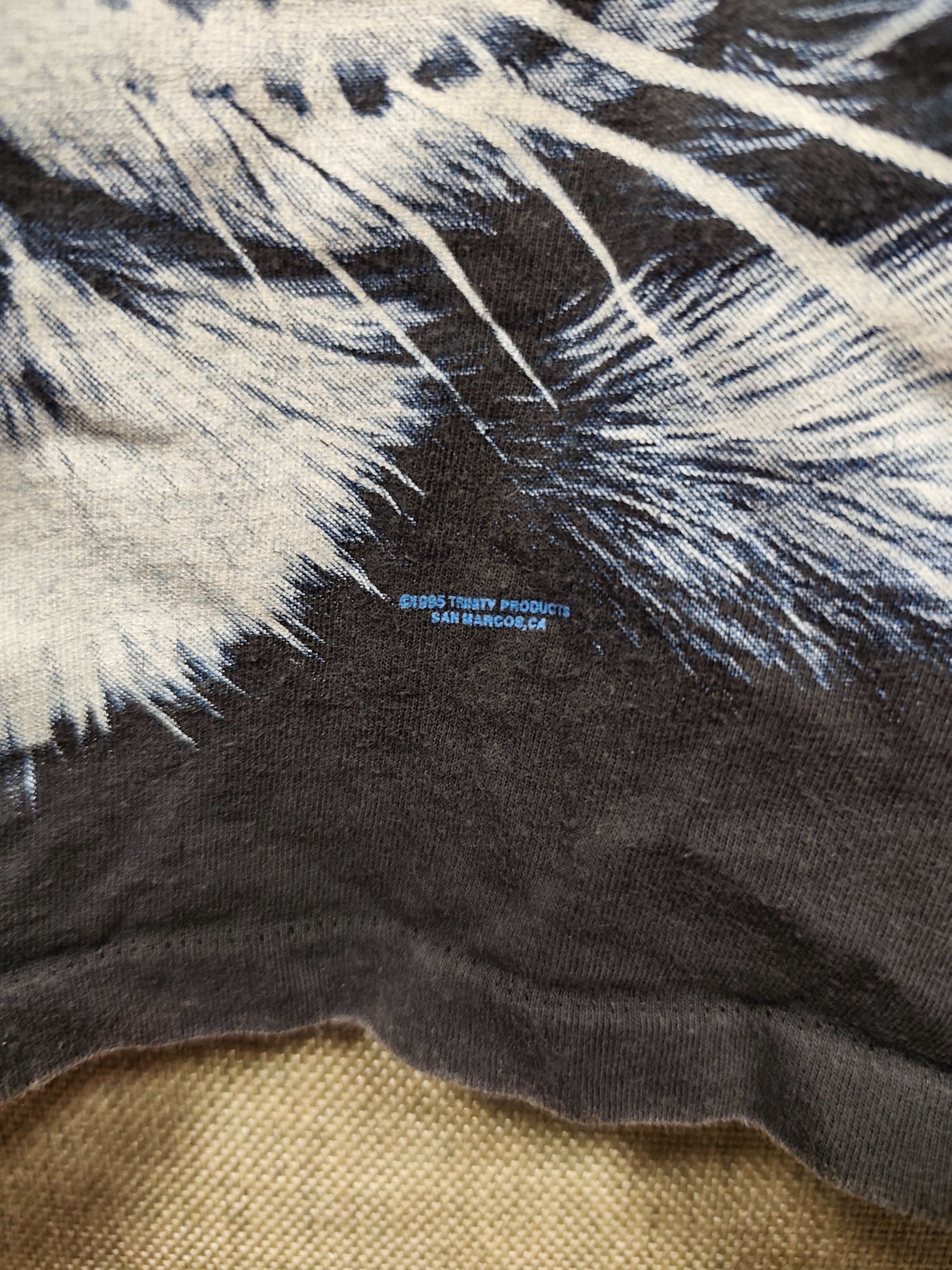 Trinity The Label Vintage 90s t shirt trinity distressed sunfaded Size US L / EU 52-54 / 3 - 4 Thumbnail