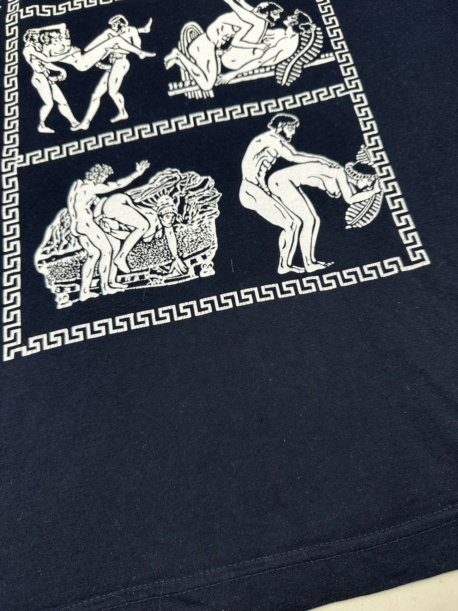 Vintage Vintage 90s Sex Kamasutra Greek Party T Shirt Size US M / EU 48-50 / 2 - 4 Thumbnail
