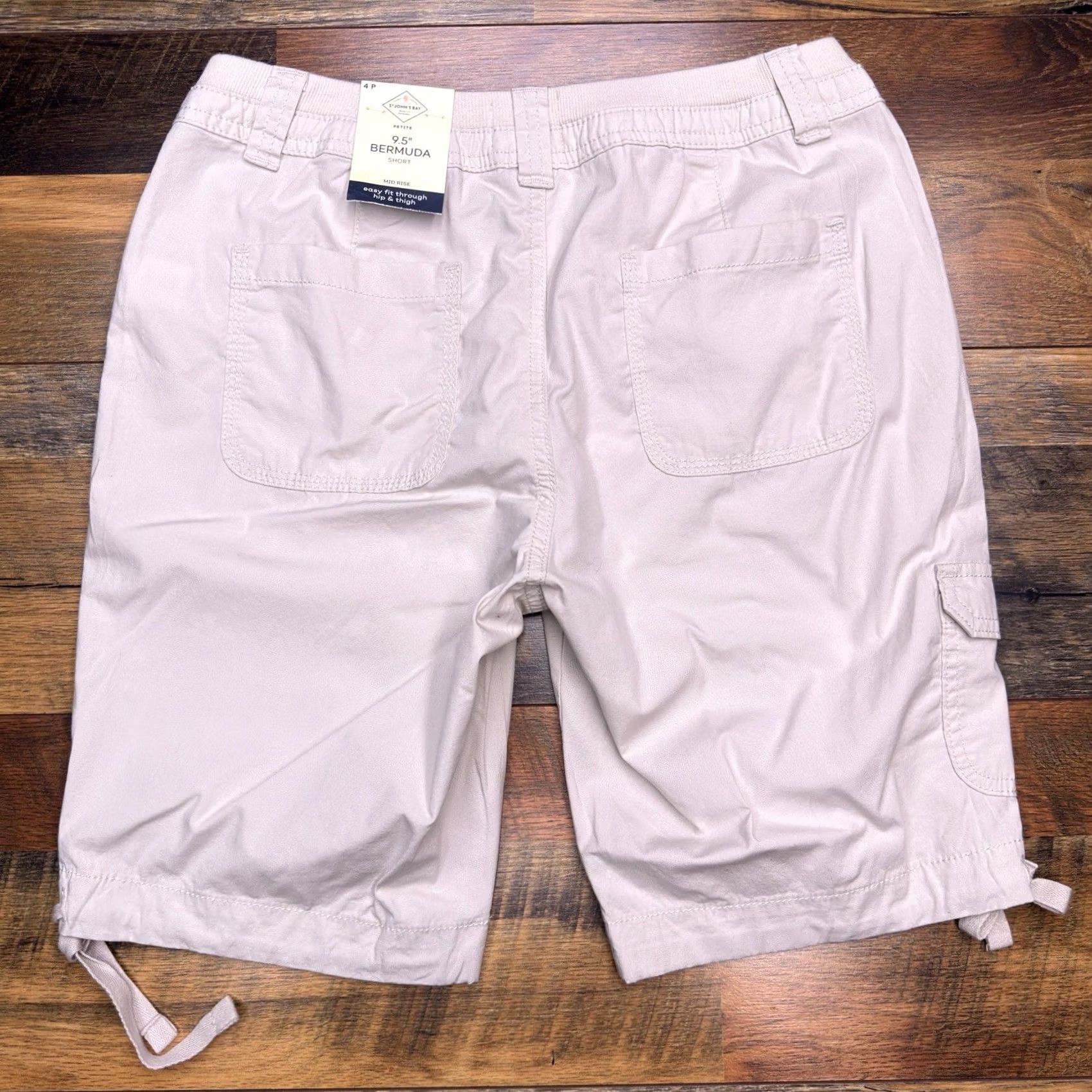 Vintage VINTAGE not vintage; St. John's Bay Bermuda Shorts 4 Petite Beige Mid Rise Stretch New -- (reuse structure) Size 27" / US 4 / IT 40 - 2 Thumbnail
