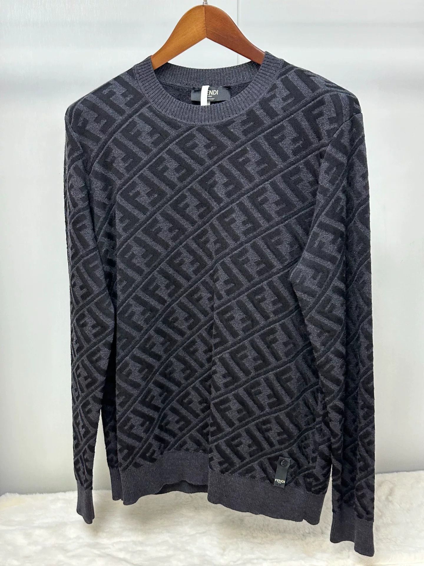 Fendi new fendi sweater size 52 for sale Size US L / EU 52-54 / 3 - 1 Thumbnail