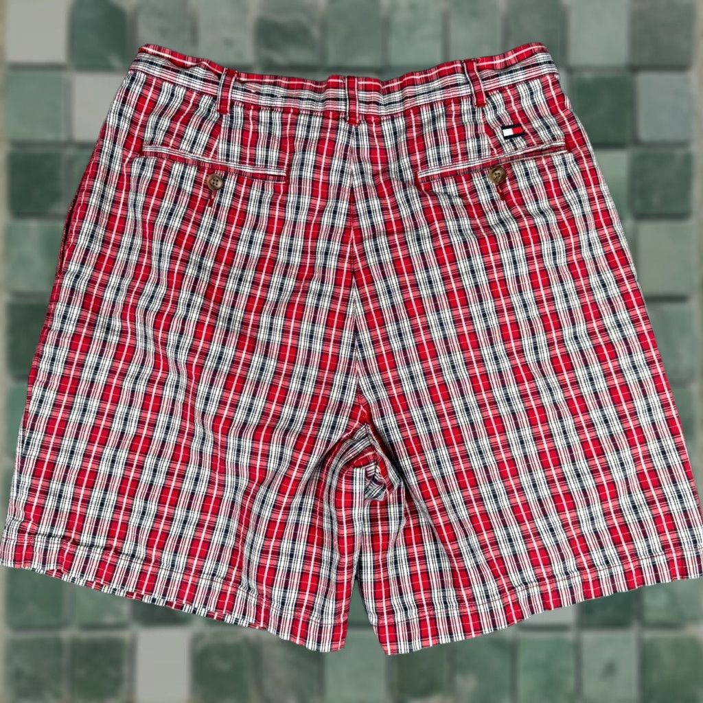 Tommy Hilfiger VINTAGE Tommy Hilfiger Plaid Shorts Mens Chino 34 Red Blue White Preppy USA Casual Summer Vacaton Size US 34 / EU 50 - 1 Thumbnail