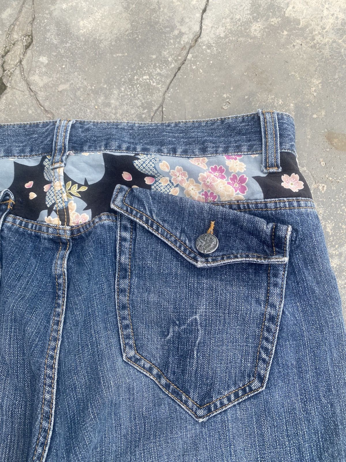 Karakuri Tamashii Vintage JAPAN KOI Distressed Jeans Size US 33 - 10 Thumbnail