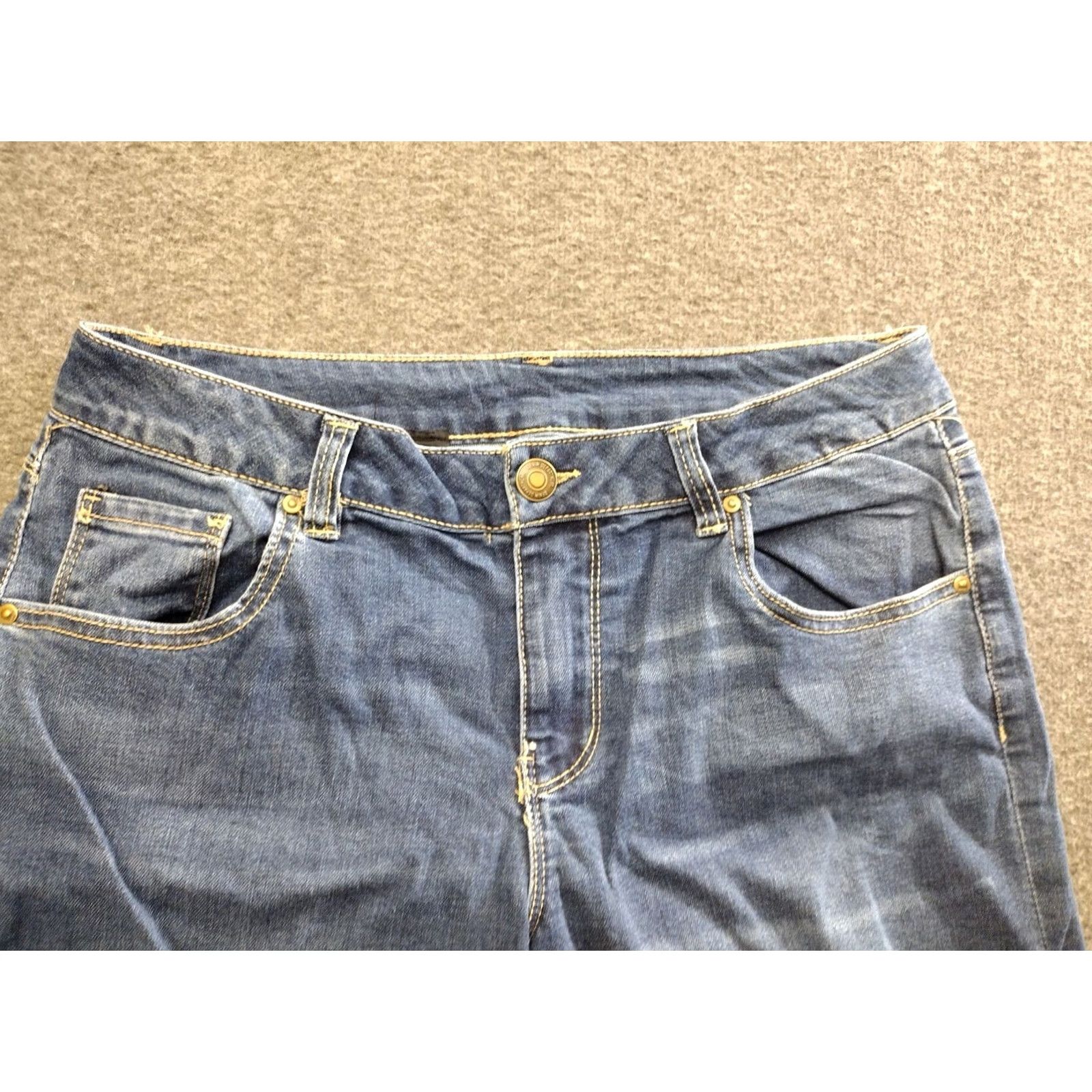 Vintage Cuffed Unbranded Light Blue Denim Shorts 8 Womens 7 Inseam 5-Pocket Relaxed Cotton Spandex Medium Wash Casual Summer Vintage: No Size 30" / US 8 / IT 44 - 3 Thumbnail