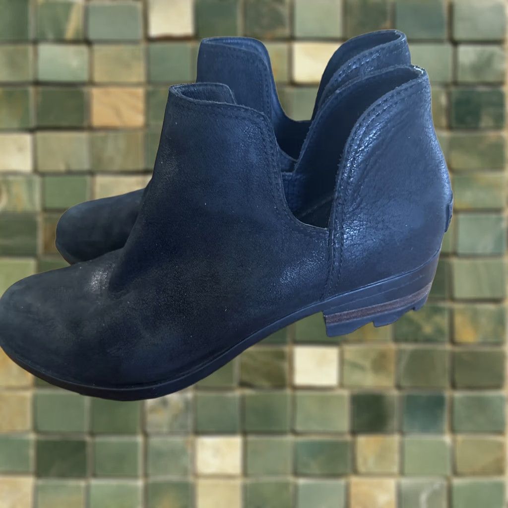 SOREL Sorel Lolla Bootie Boots Size 8 Black Distressed Suede Low Heel Womens Cutout Ankle Bootie Booties Leather Insole Rubber Outsole Size US 8 / IT 38 - 1 Thumbnail