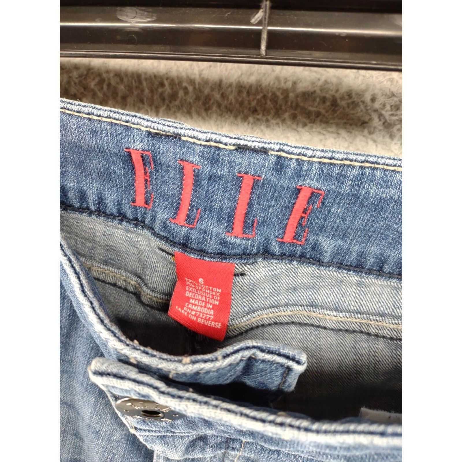 Vintage ELLE Women’s Distressed Paint Splatters Stretch Blue Denim Shorts Size 6 Casual Cotton Blend Denim Shorts Womens 6 Blue Size 28" / US 6 / IT 42 - 4 Thumbnail