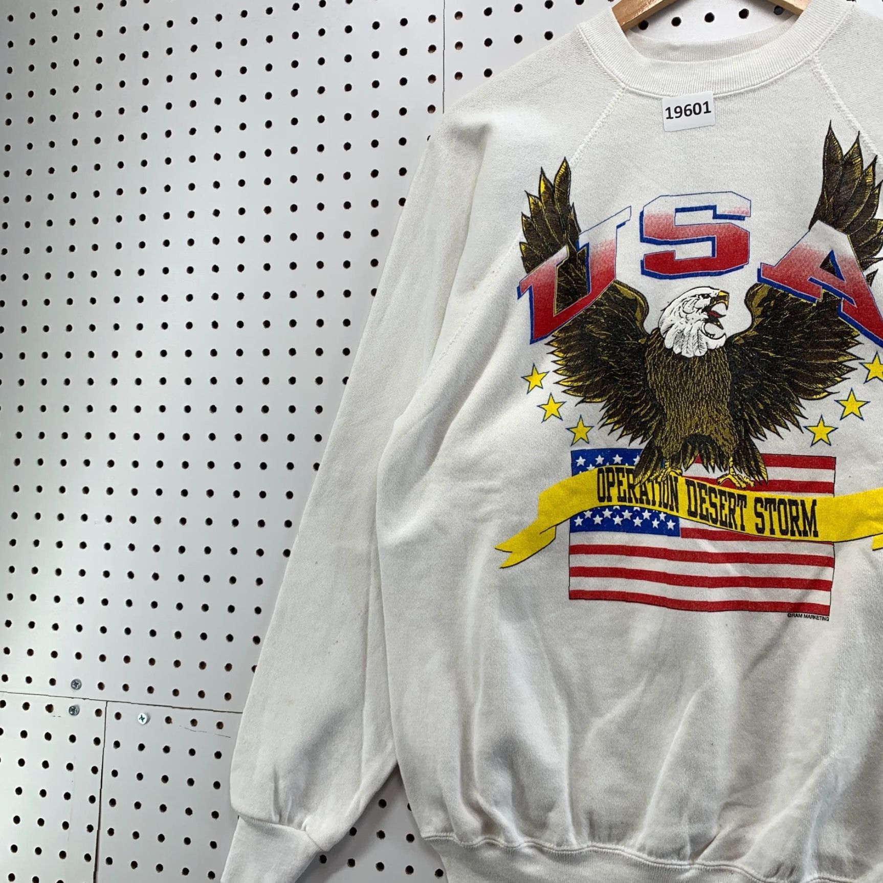 Vintage Vintage 90s Desert Storm Crewneck Sweatshirt Men's Large White Army USA Fleece Pullover Long Sleeve Size US L / EU 52-54 / 3 - 3 Thumbnail
