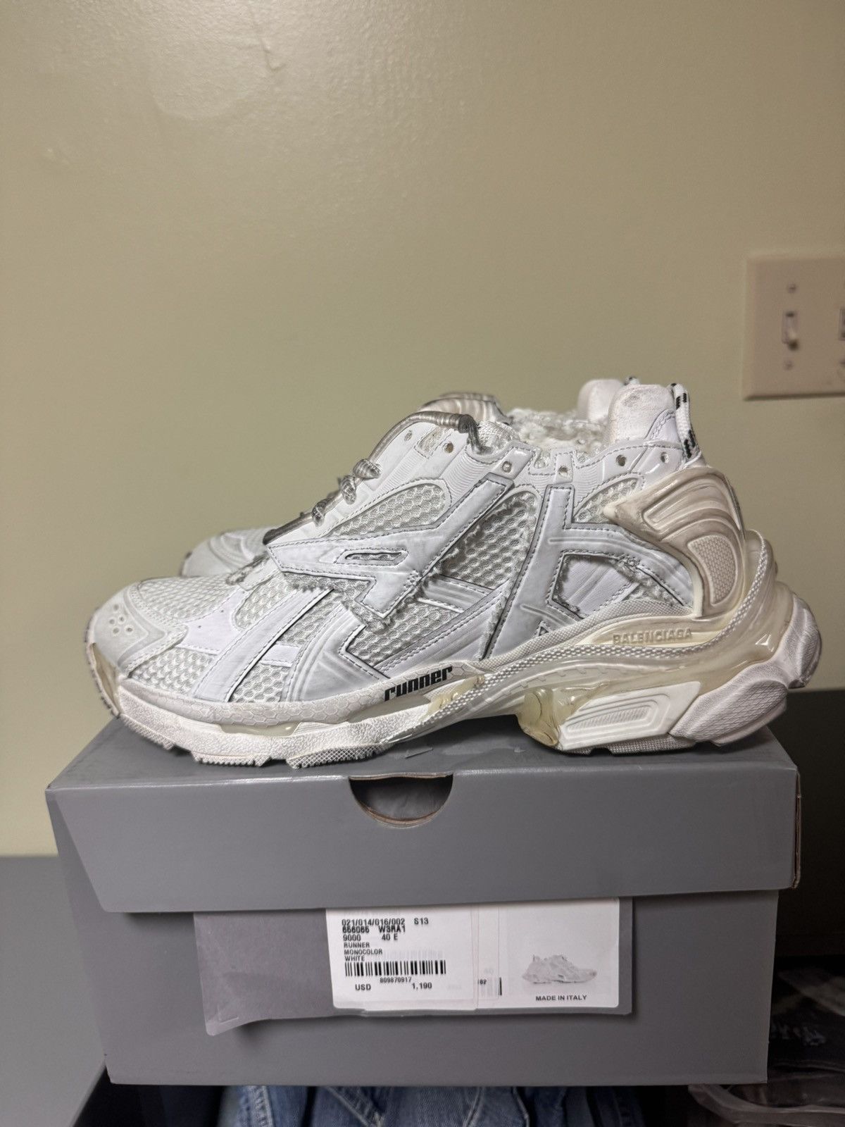 Balenciaga Balenciaga White Runner 40 Size US 7 / EU 40 - 1 Thumbnail