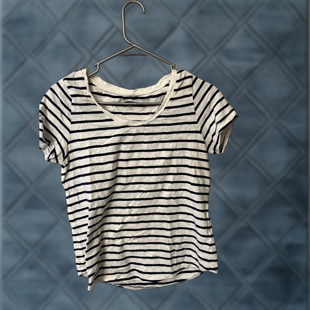 Old Navy Old Navy T-Shirt Women Shirt S White Striped Short Sleeve 100% Cotton Casual Basic Everyday Wear Regular Women’s Small White Striped T-Shirt Size S / US 4 / IT 40 - 1 Thumbnail